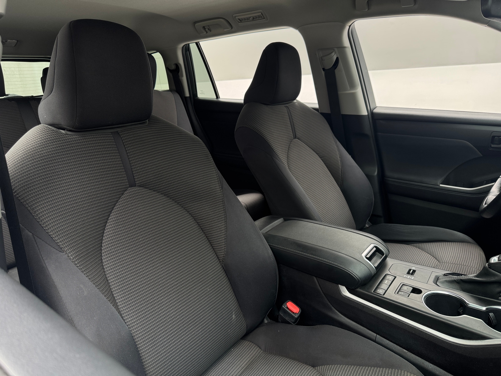 Thumbnail: 2022 Toyota Highlander - 2