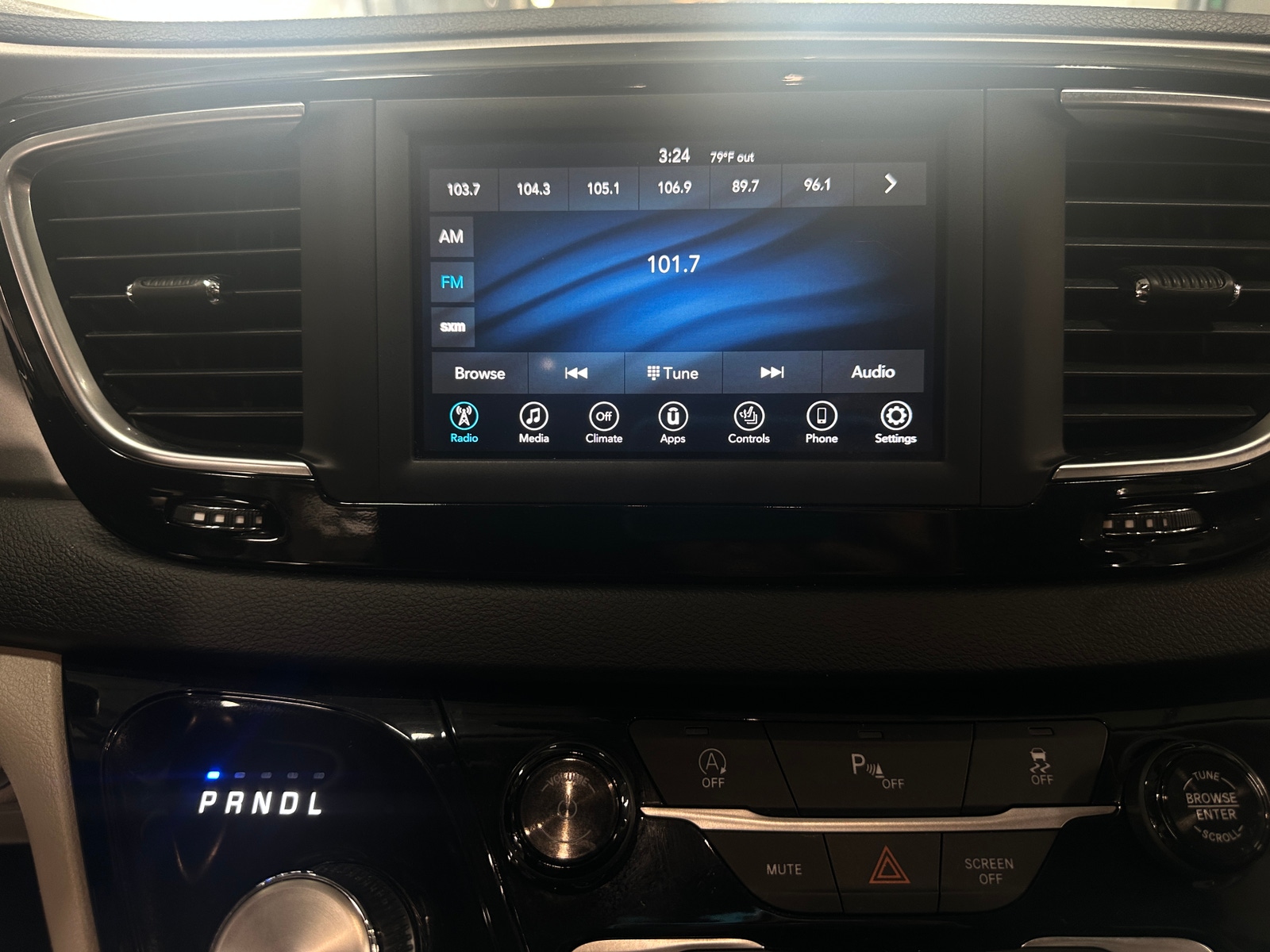 Thumbnail: 2020 Chrysler Pacifica - 3