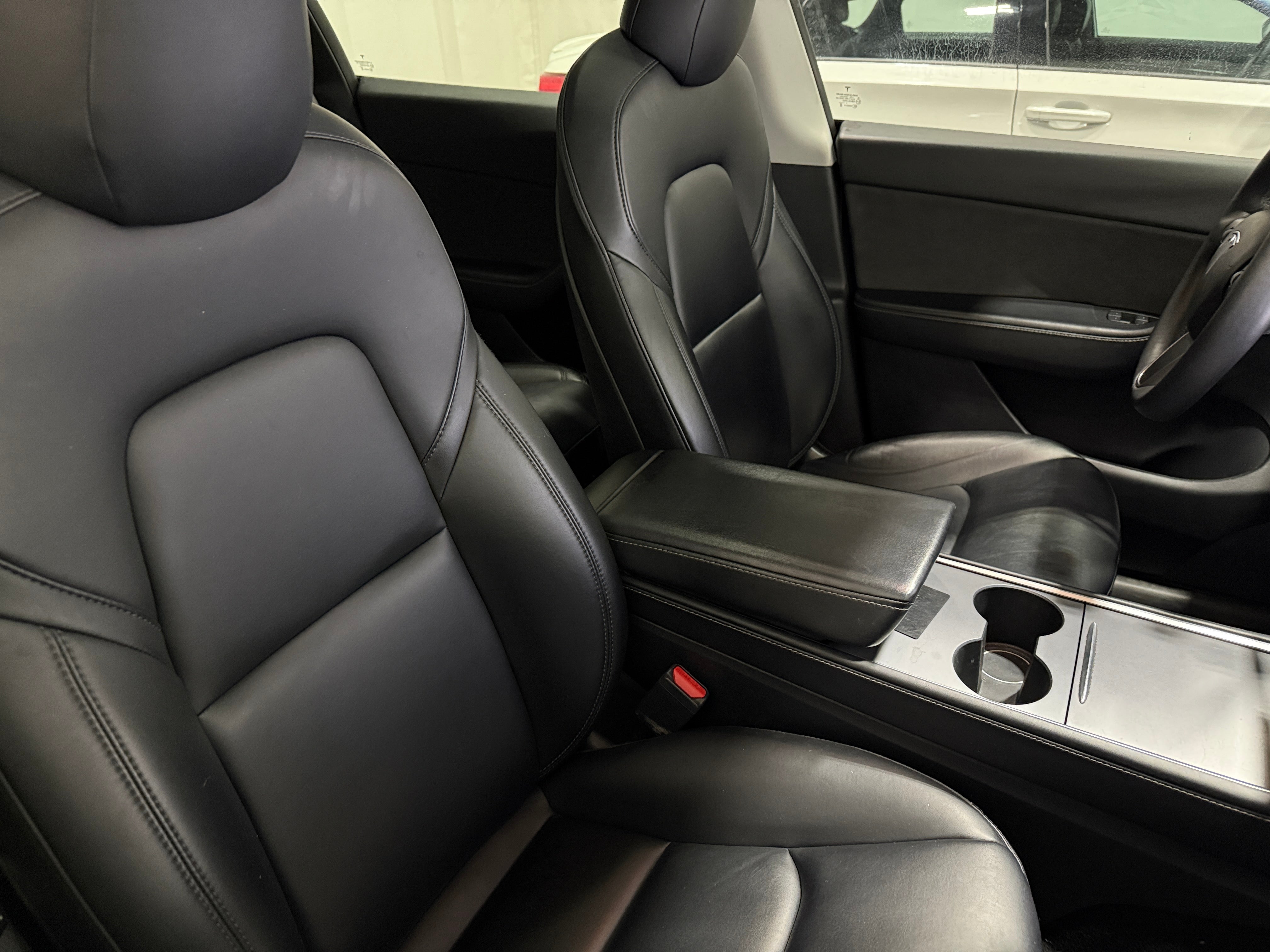 Used 2021 Tesla Model Y Long Range with VIN 5YJYGAEE2MF265700 for sale in Oak Creek, WI