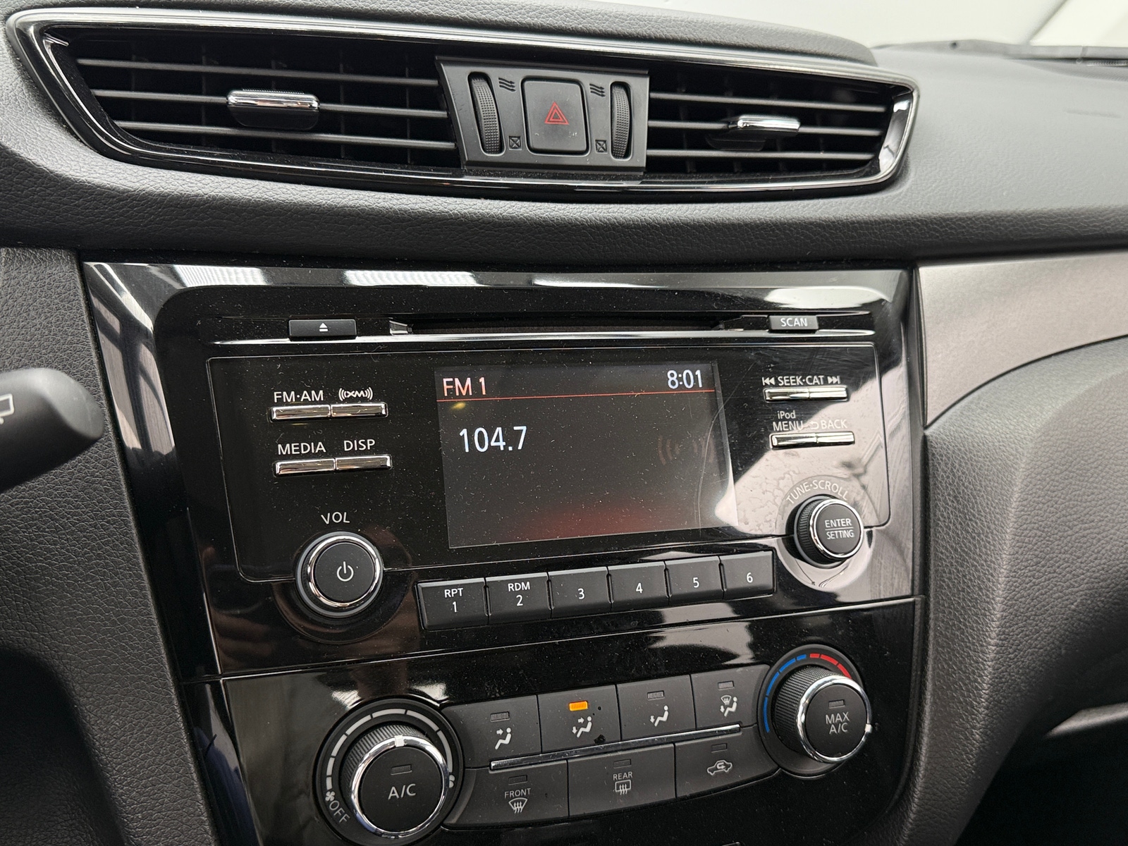 Thumbnail: 2018 Nissan Rogue Sport - 4