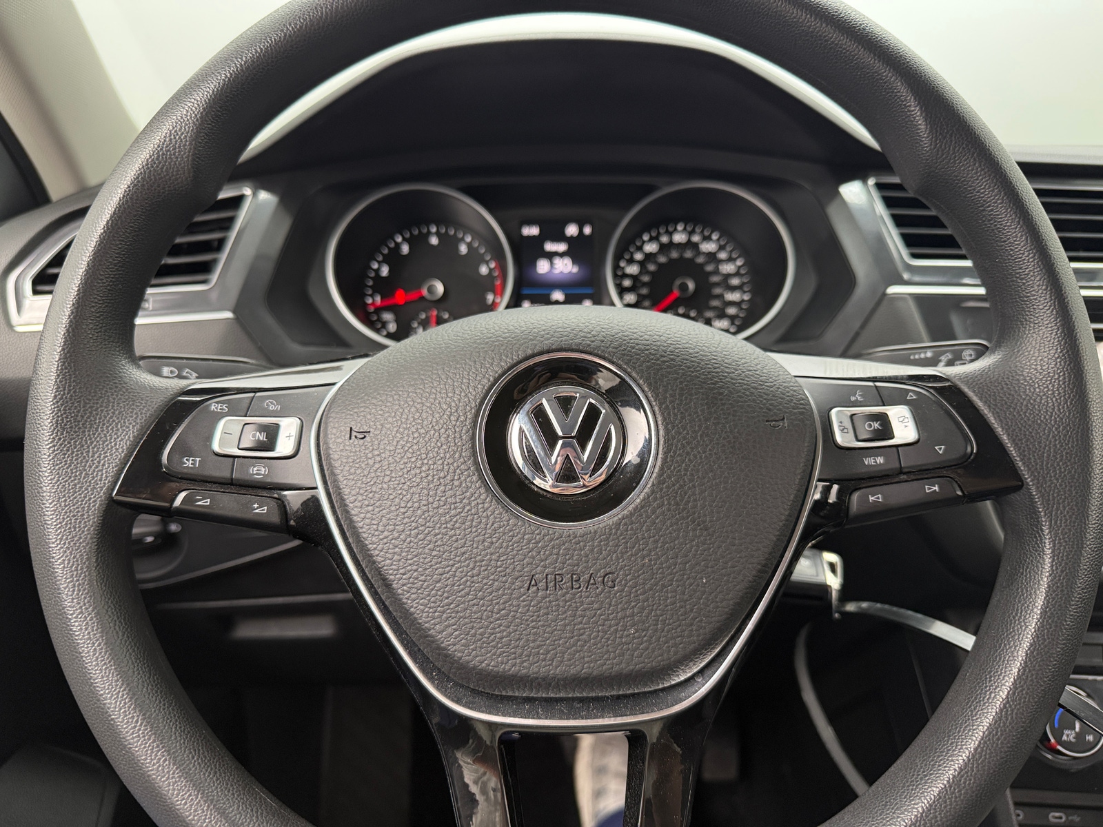 Thumbnail: 2021 Volkswagen Tiguan - 5