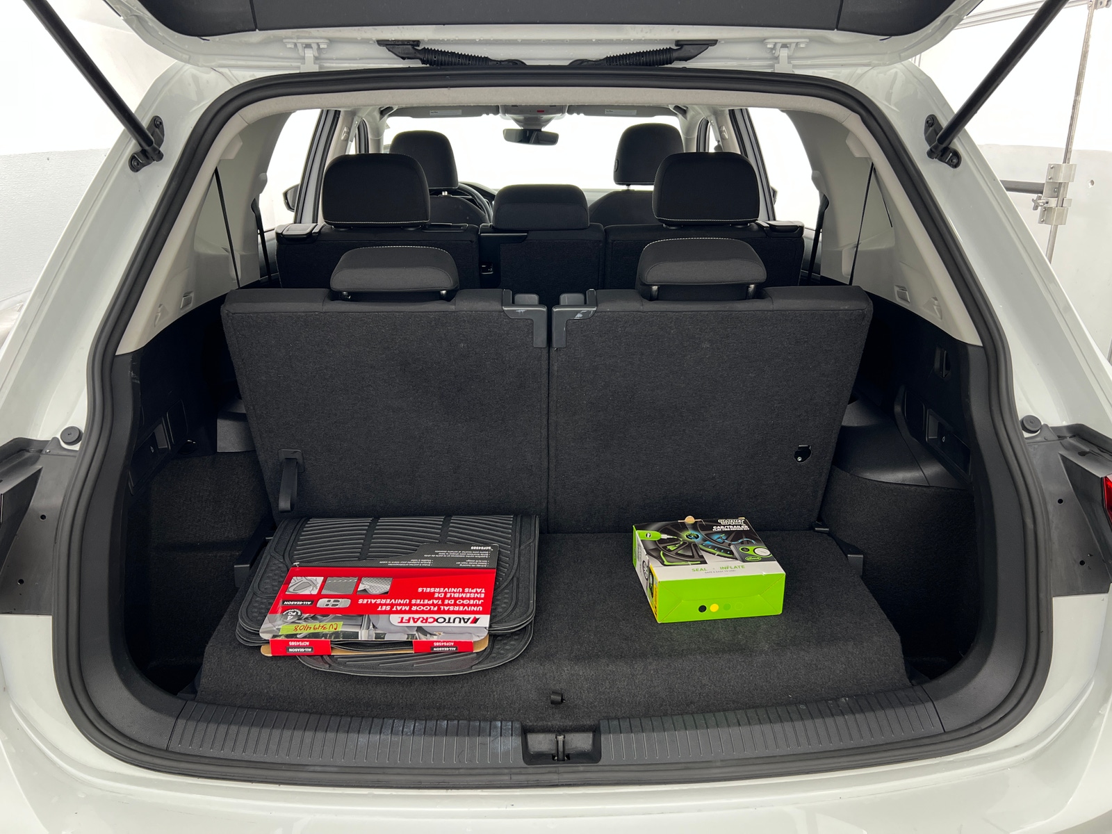 Thumbnail: 2024 Volkswagen Tiguan - 7