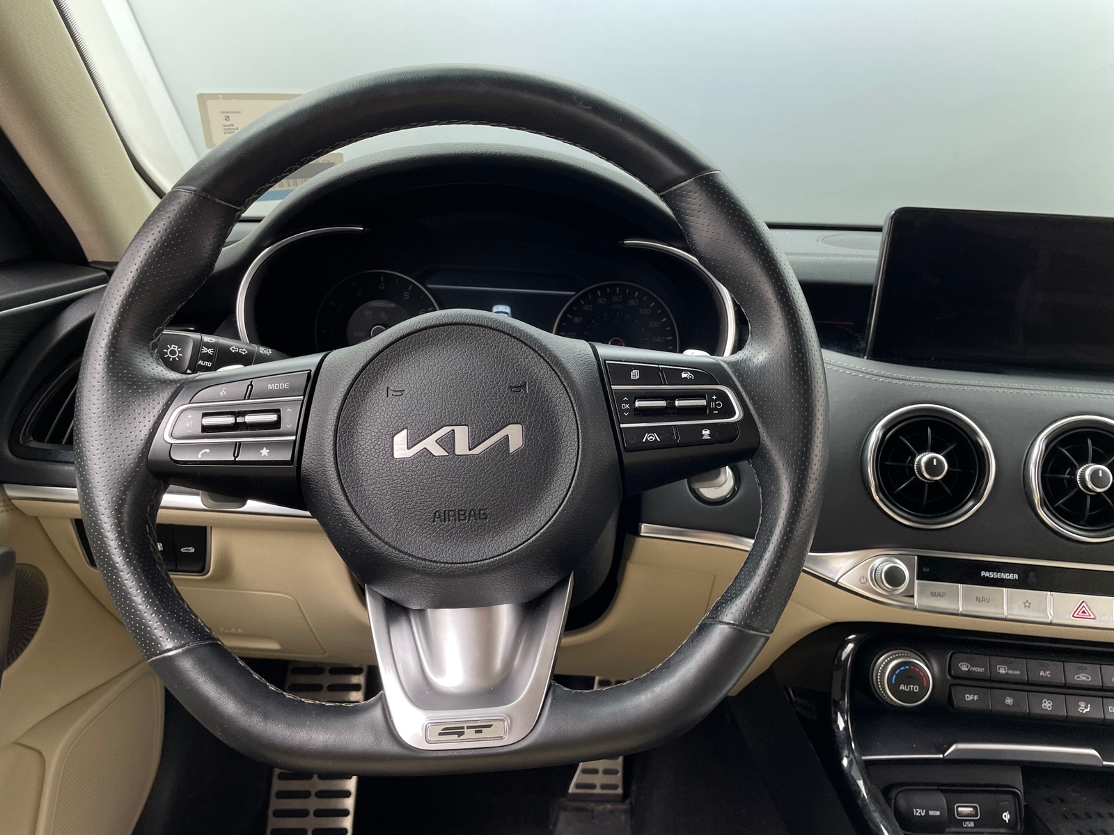 Thumbnail: 2023 Kia Stinger - 4