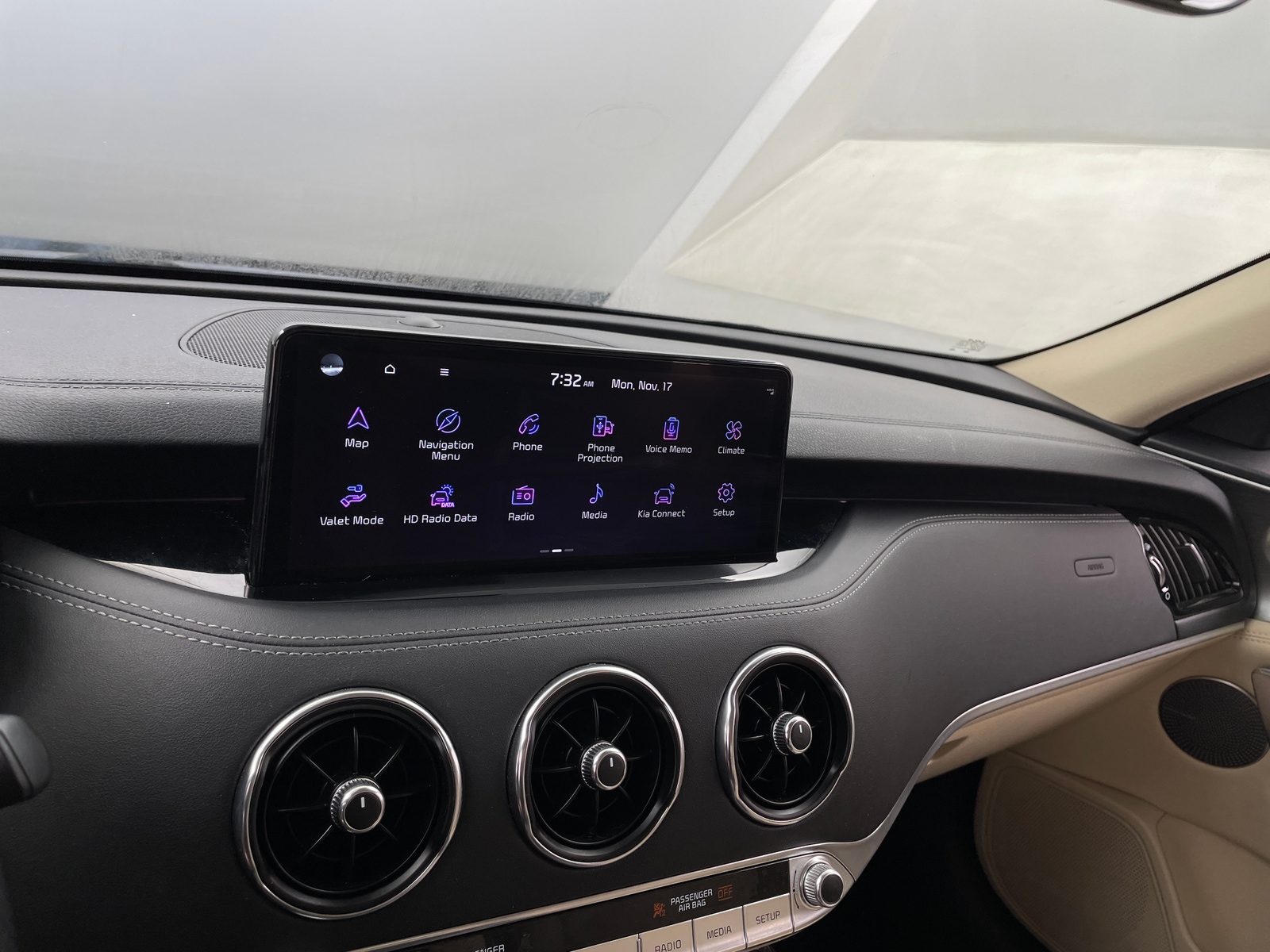 Thumbnail: 2023 Kia Stinger - 3