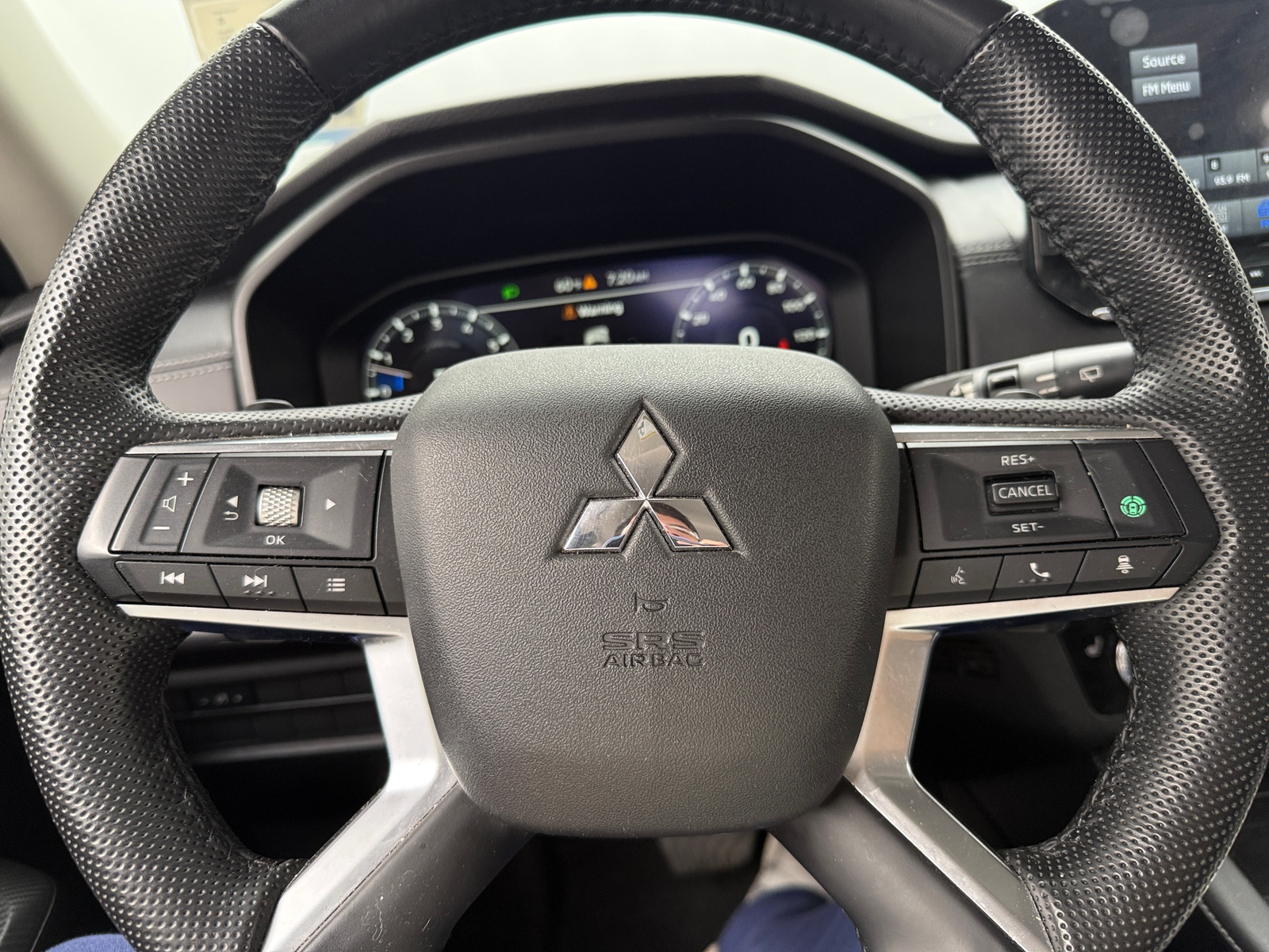 Thumbnail: 2023 Mitsubishi Outlander - 4