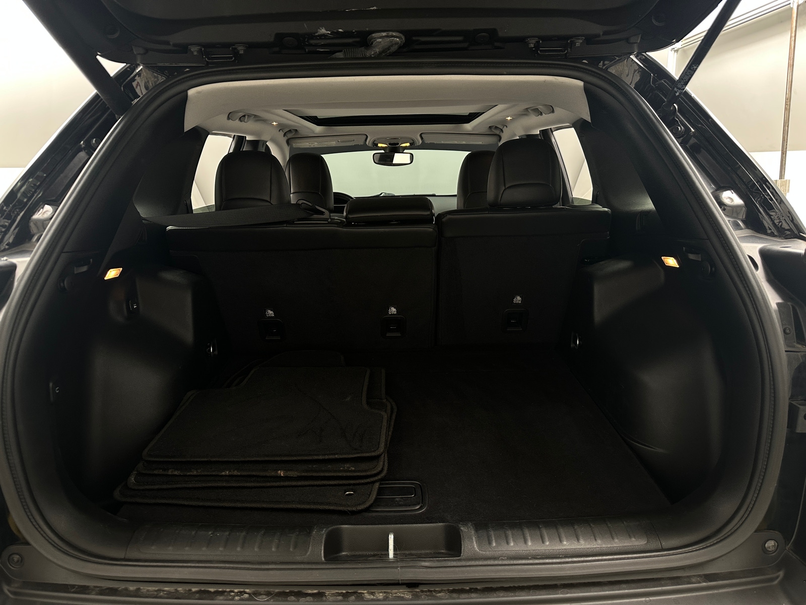 Thumbnail: 2020 Jeep Cherokee - 7