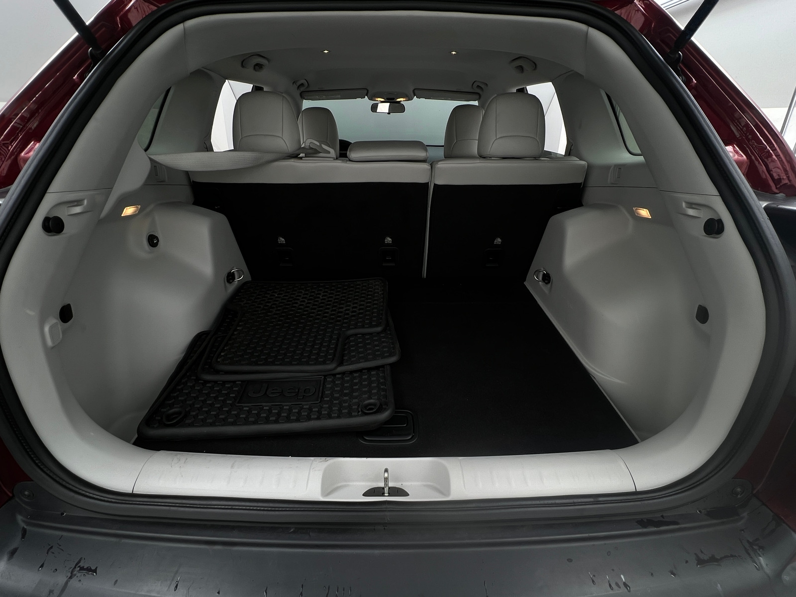 Thumbnail: 2020 Jeep Cherokee - 7