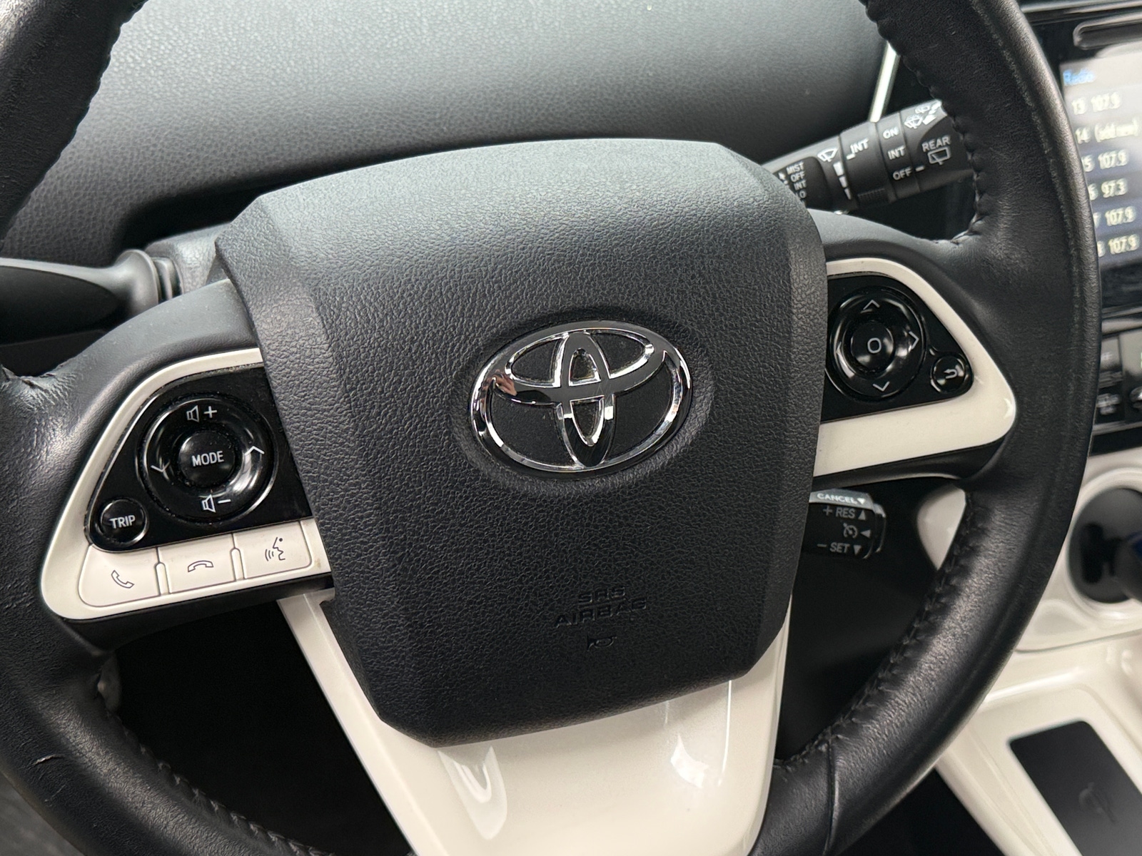 Thumbnail: 2016 Toyota Prius - 5