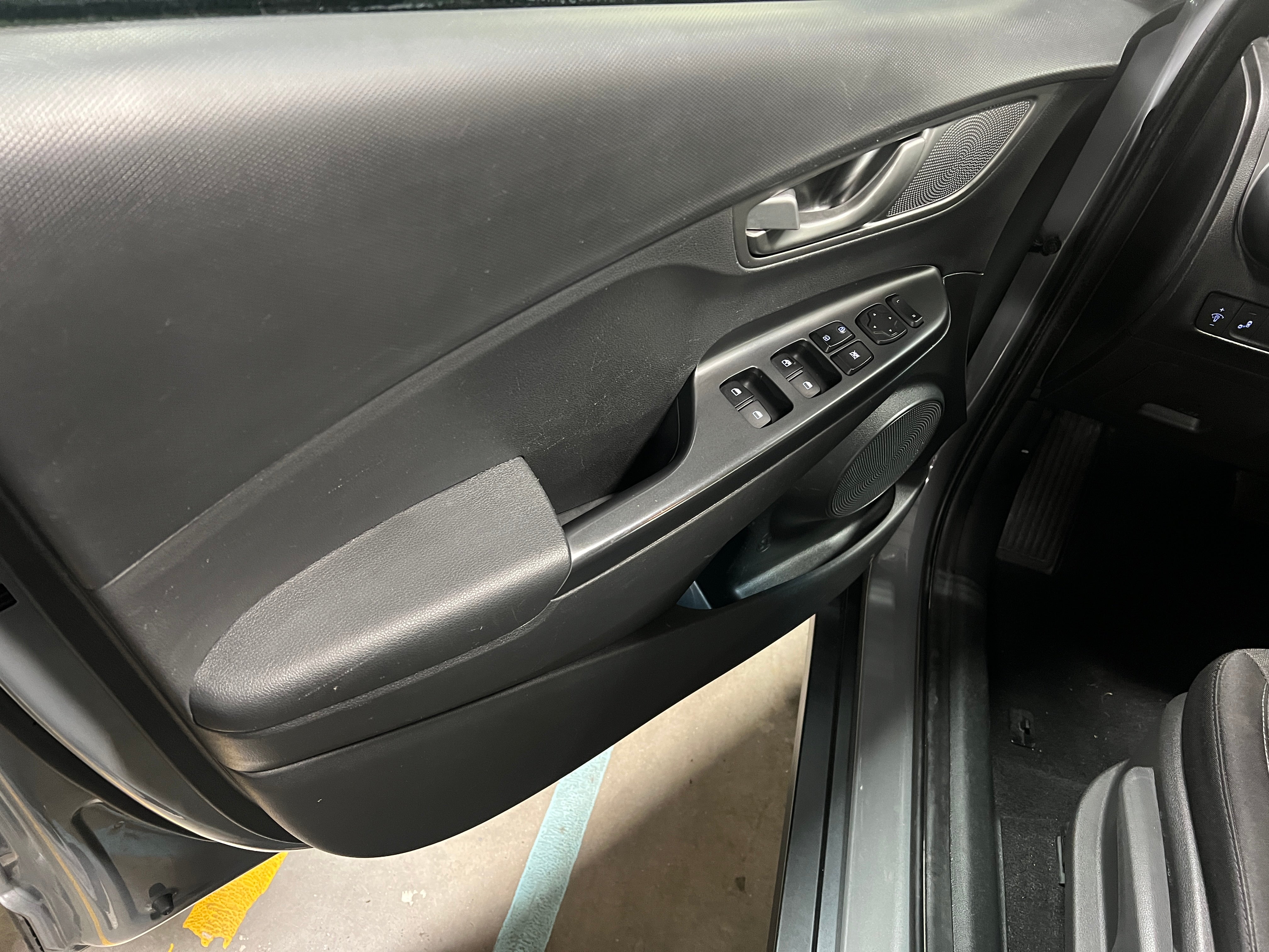 Used 2021 Hyundai Kona EV SEL with VIN KM8K23AG7MU124230 for sale in Oak Creek, WI