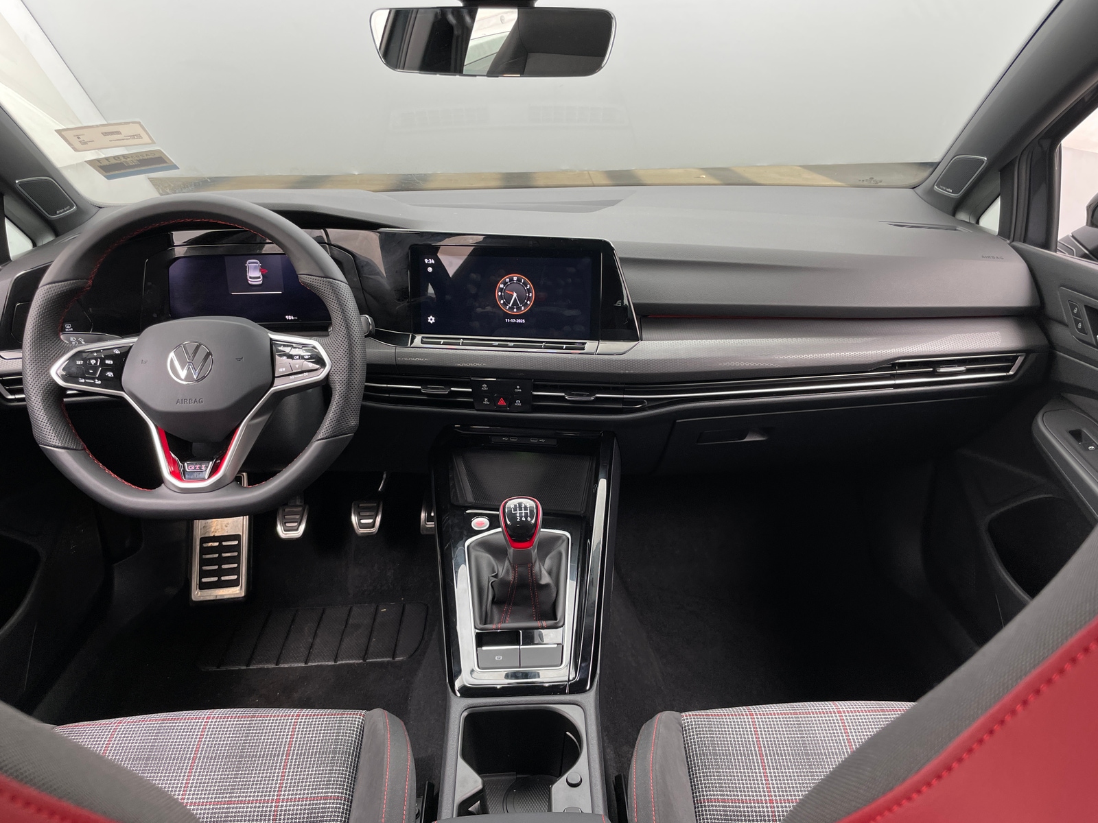 Thumbnail: 2024 Volkswagen Golf - 3