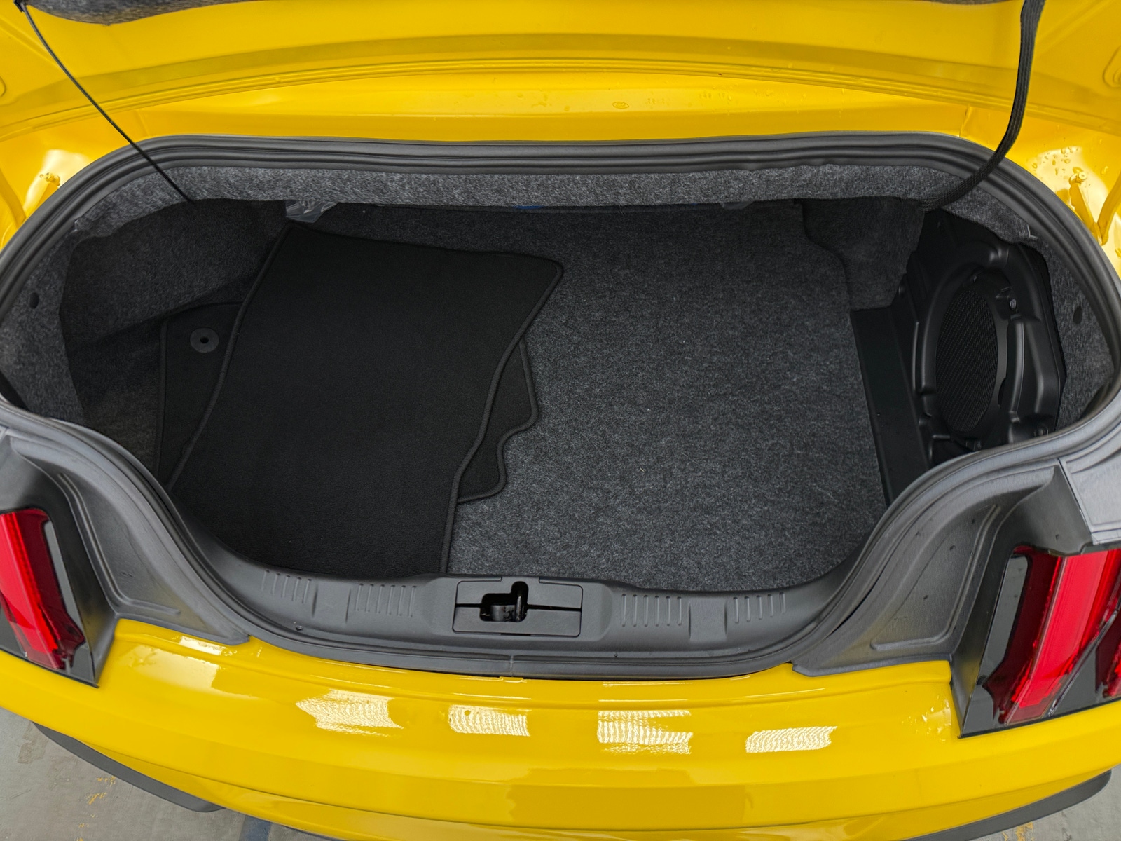 Thumbnail: 2018 Ford Mustang - 6