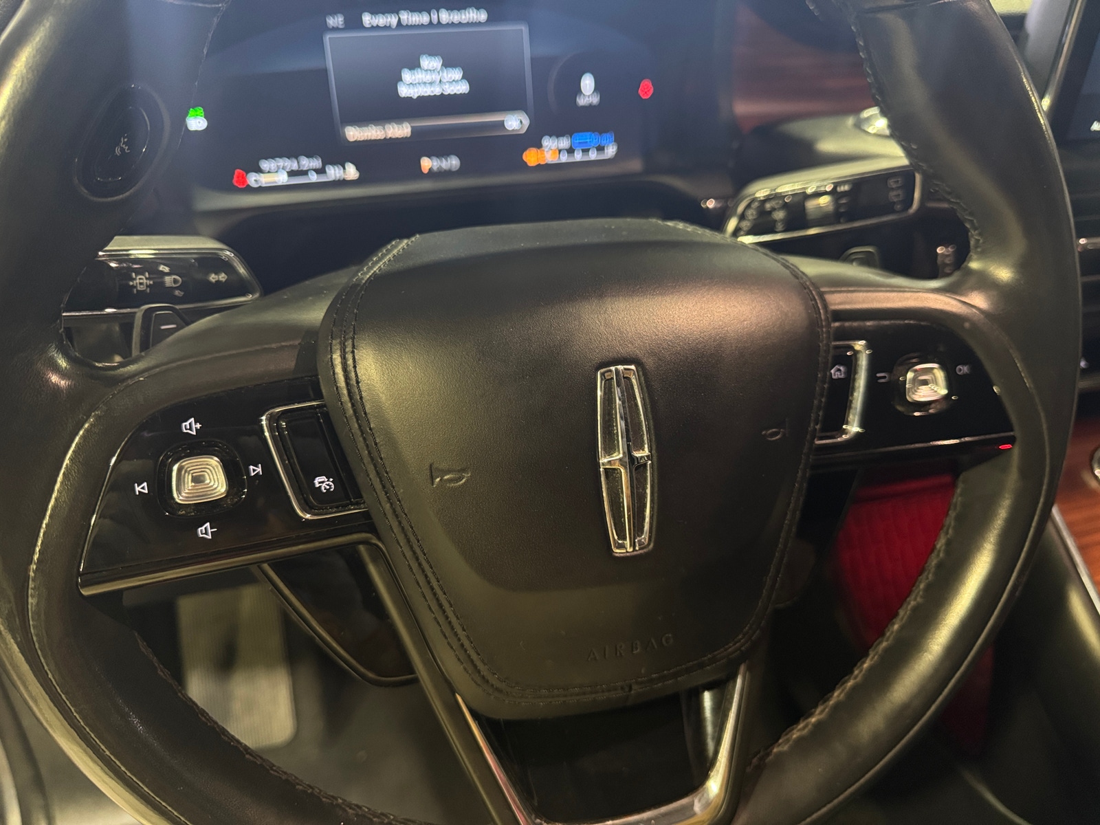 Thumbnail: 2021 Lincoln Aviator - 4