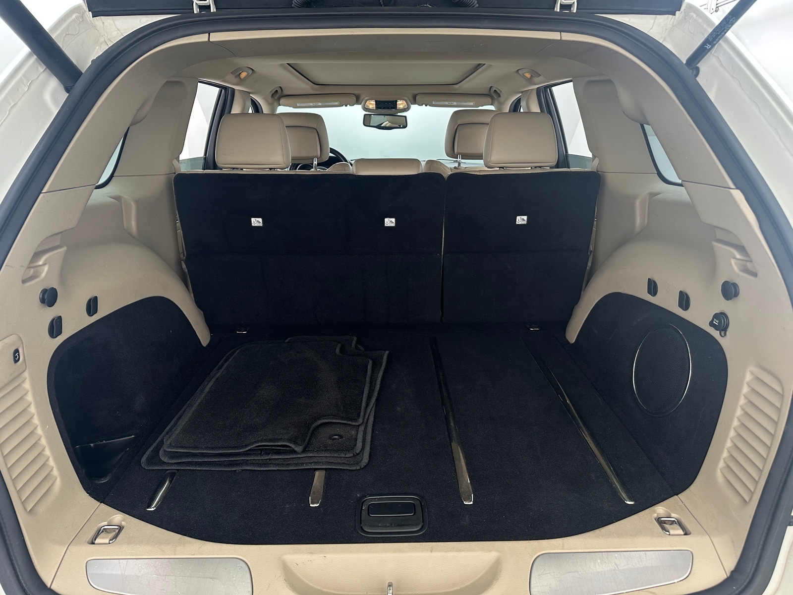 Thumbnail: 2011 Jeep Grand Cherokee - 6