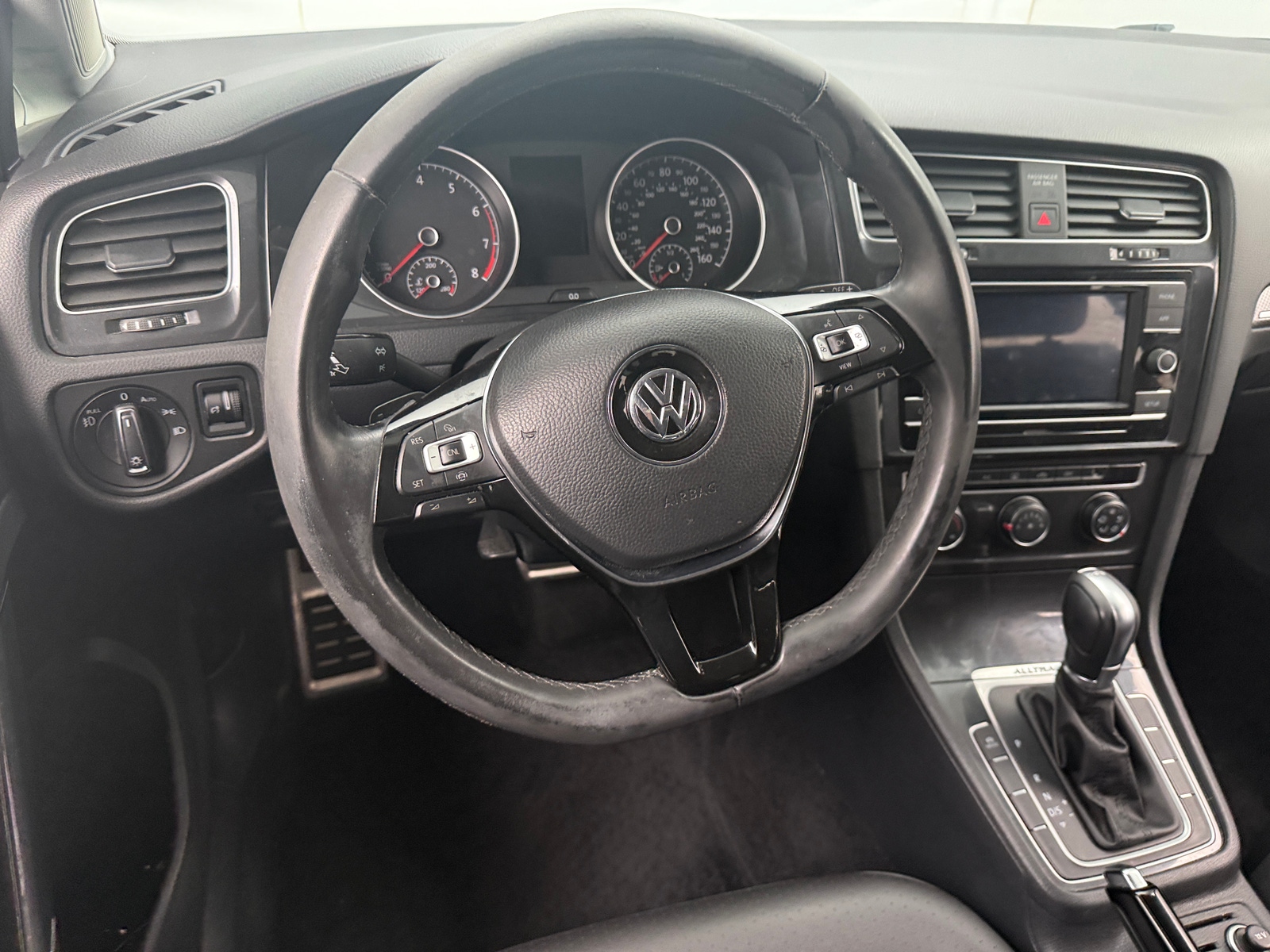 Thumbnail: 2019 Volkswagen Golf - 4