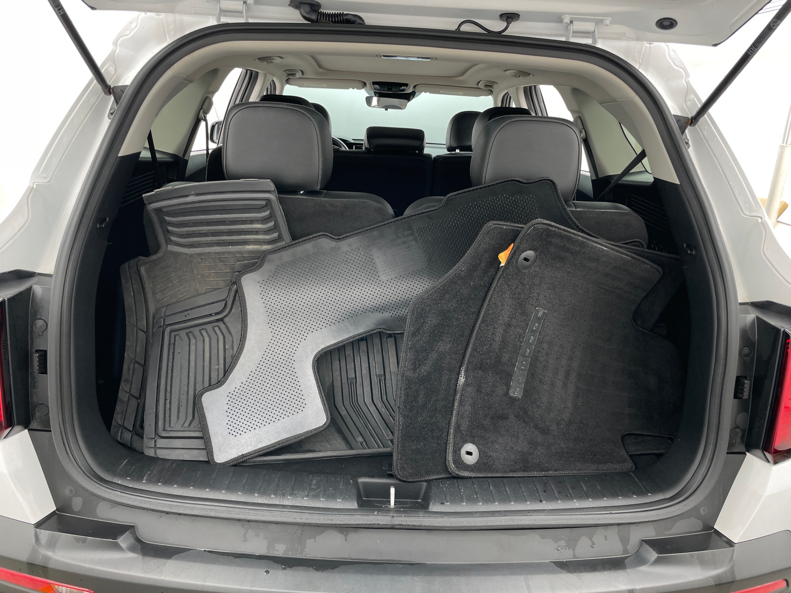 Thumbnail: 2023 Kia Sorento - 6