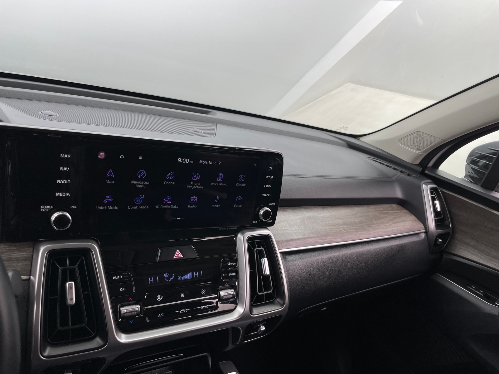 Thumbnail: 2023 Kia Sorento - 3