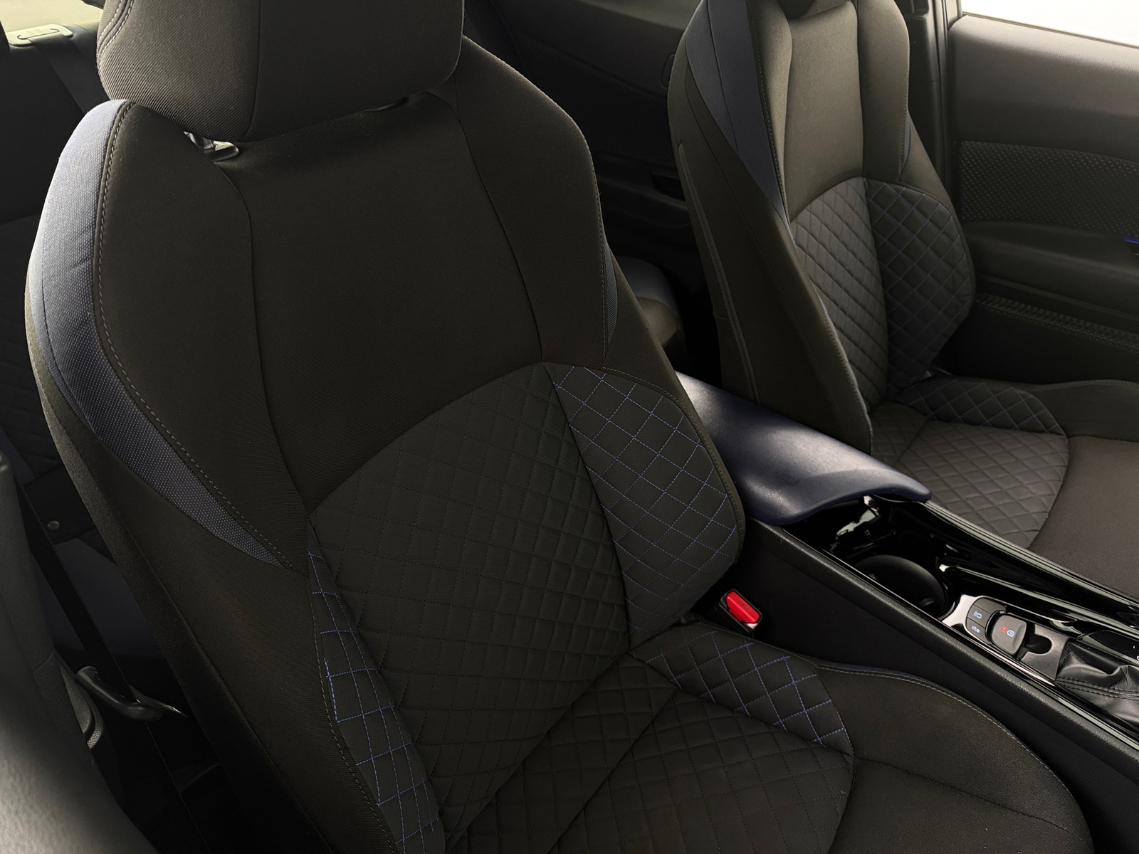 Thumbnail: 2020 Toyota C-HR - 2