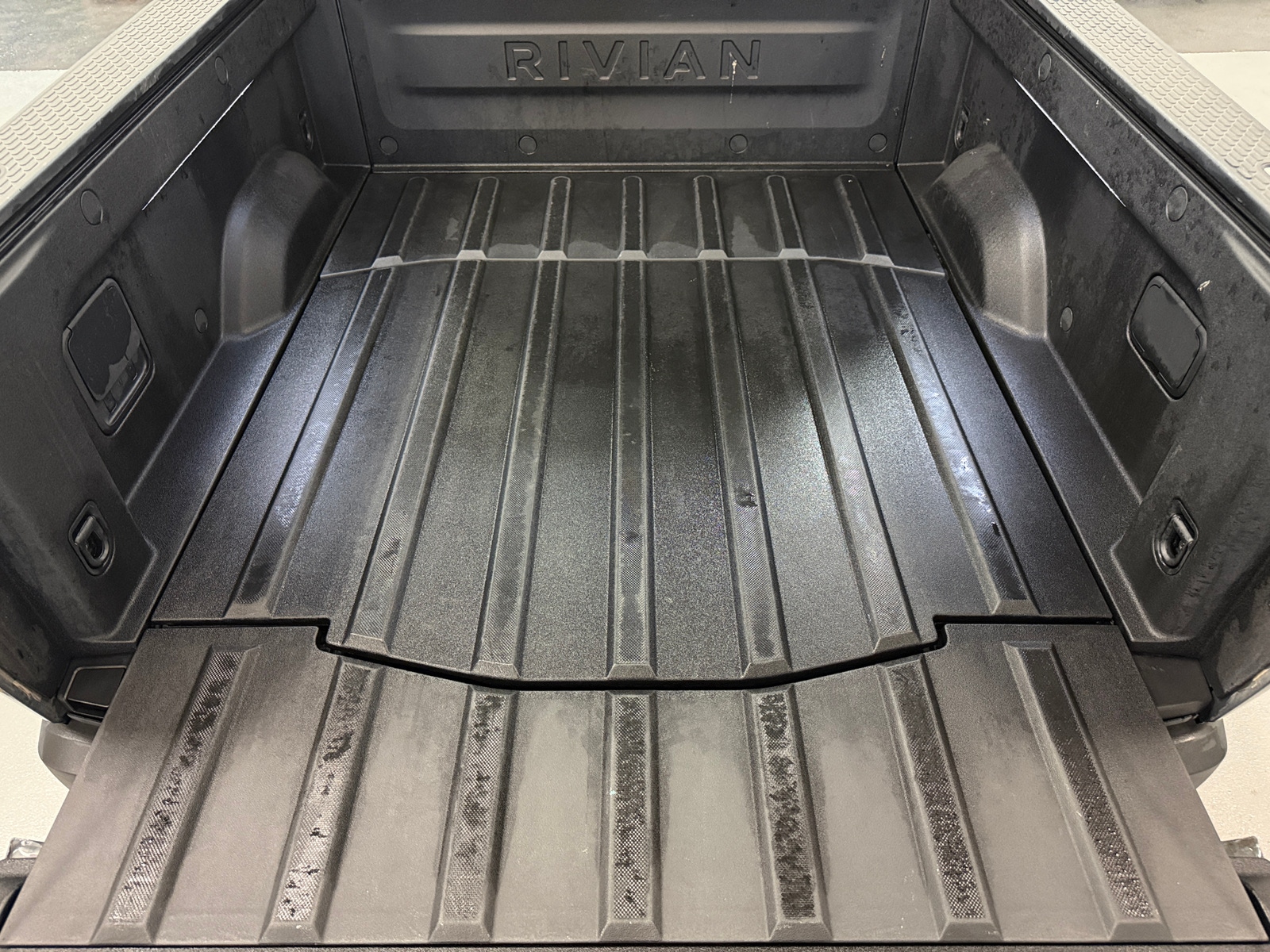 Thumbnail: 2023 Rivian R1T - 7