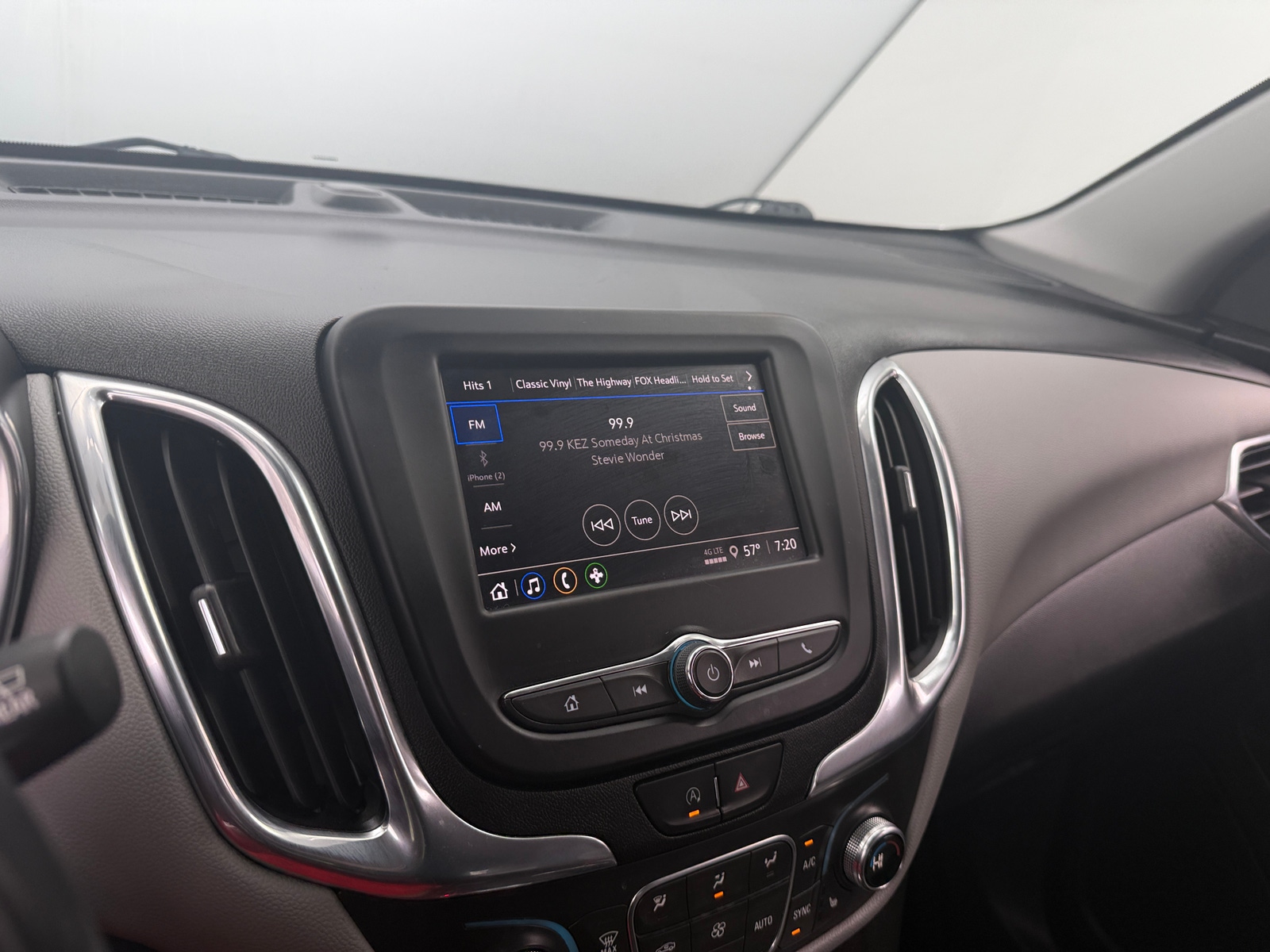 Thumbnail: 2022 Chevrolet Equinox - 4