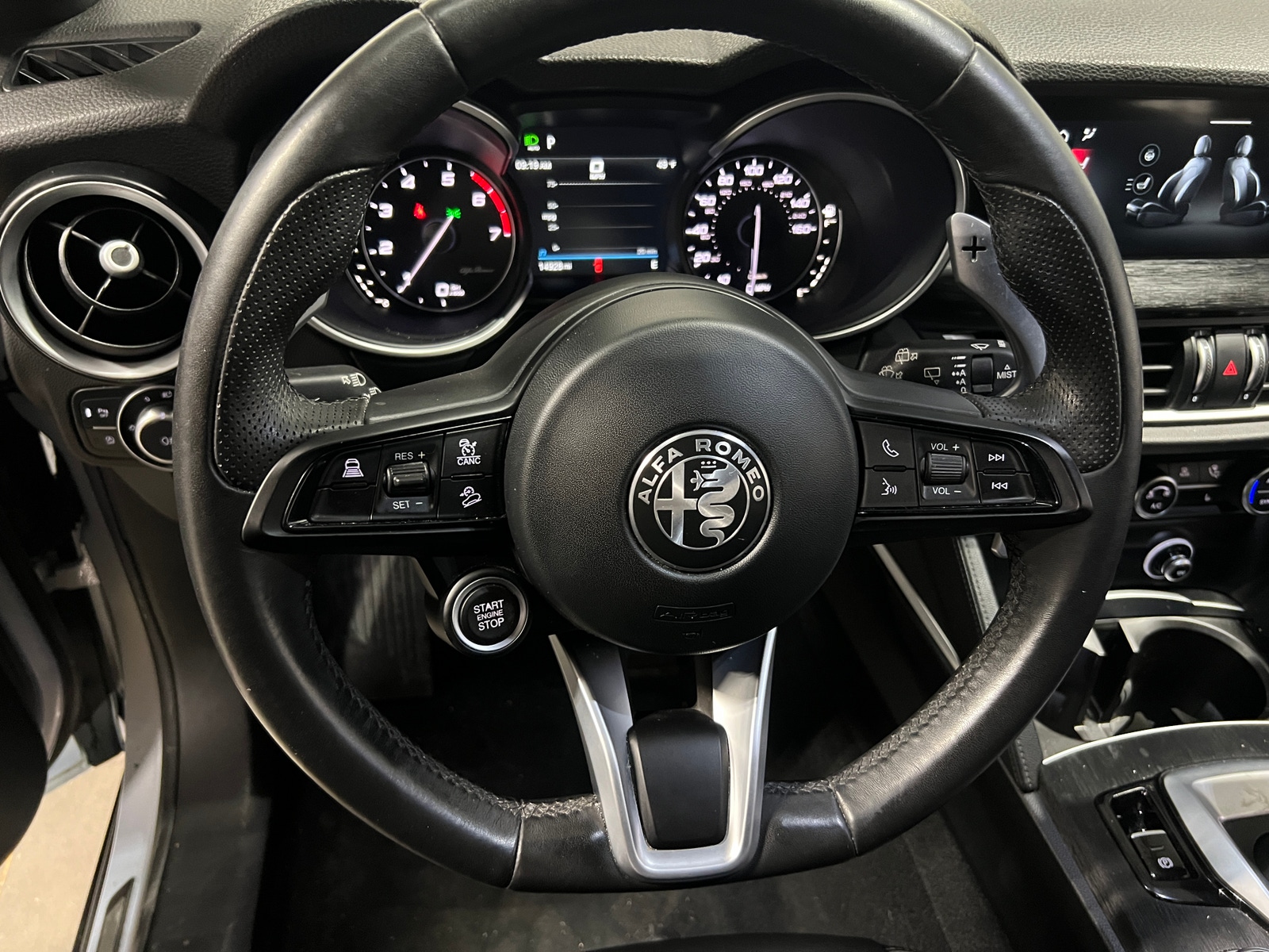 Thumbnail: 2022 Alfa Romeo Stelvio - 4