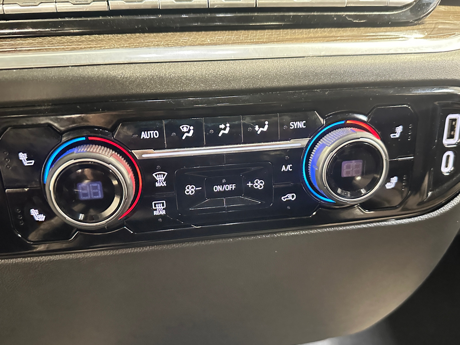 Thumbnail: 2022 Chevrolet Silverado 1500 - 4