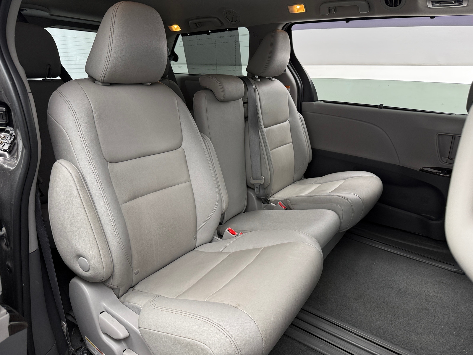 Thumbnail: 2020 Toyota Sienna - 5