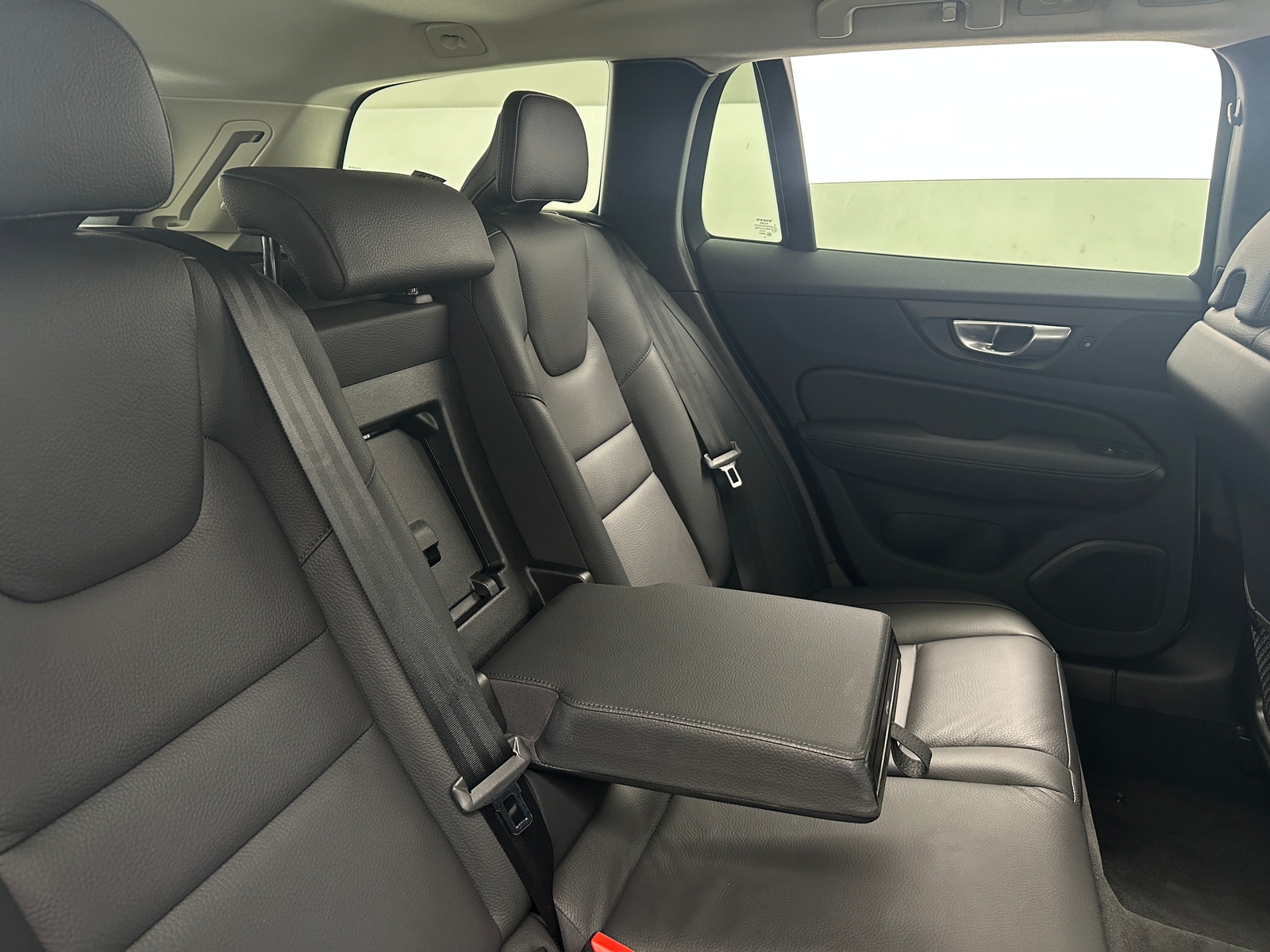 Thumbnail: 2025 Volvo V60 - 5