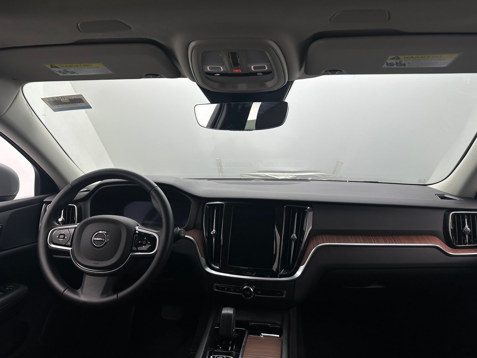 Thumbnail: 2025 Volvo V60 - 2