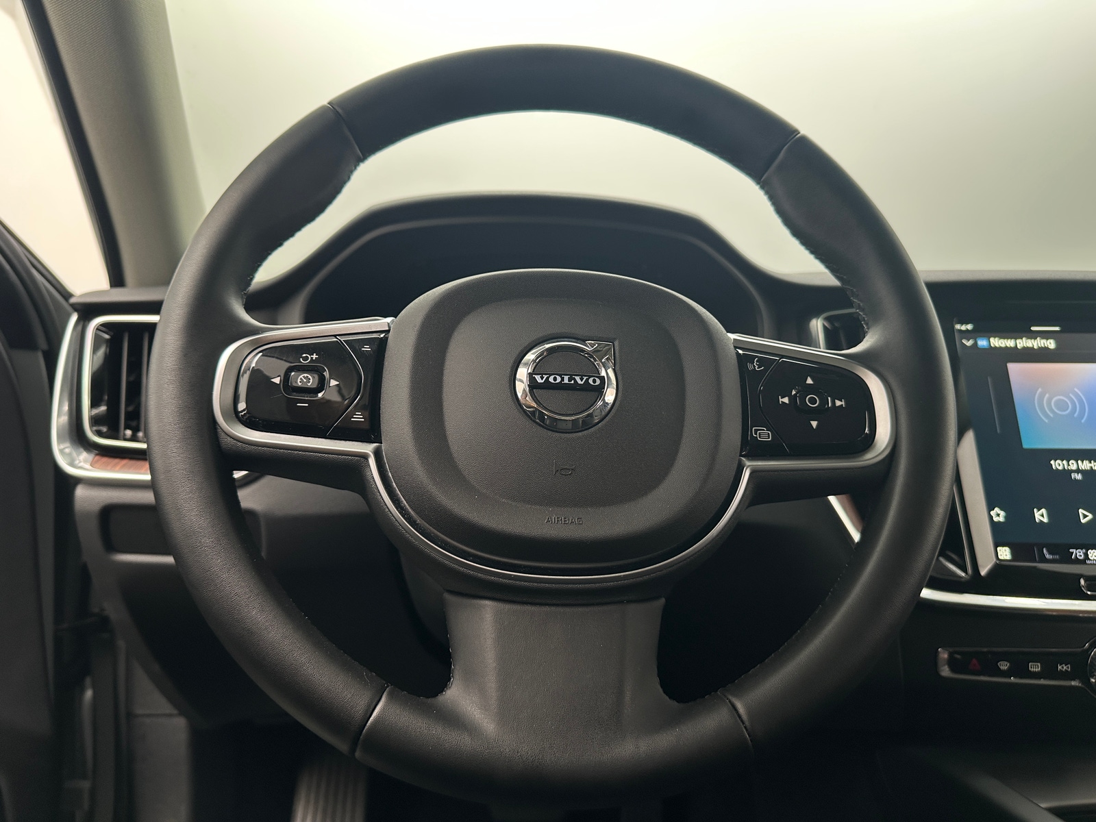 Thumbnail: 2025 Volvo V60 - 4