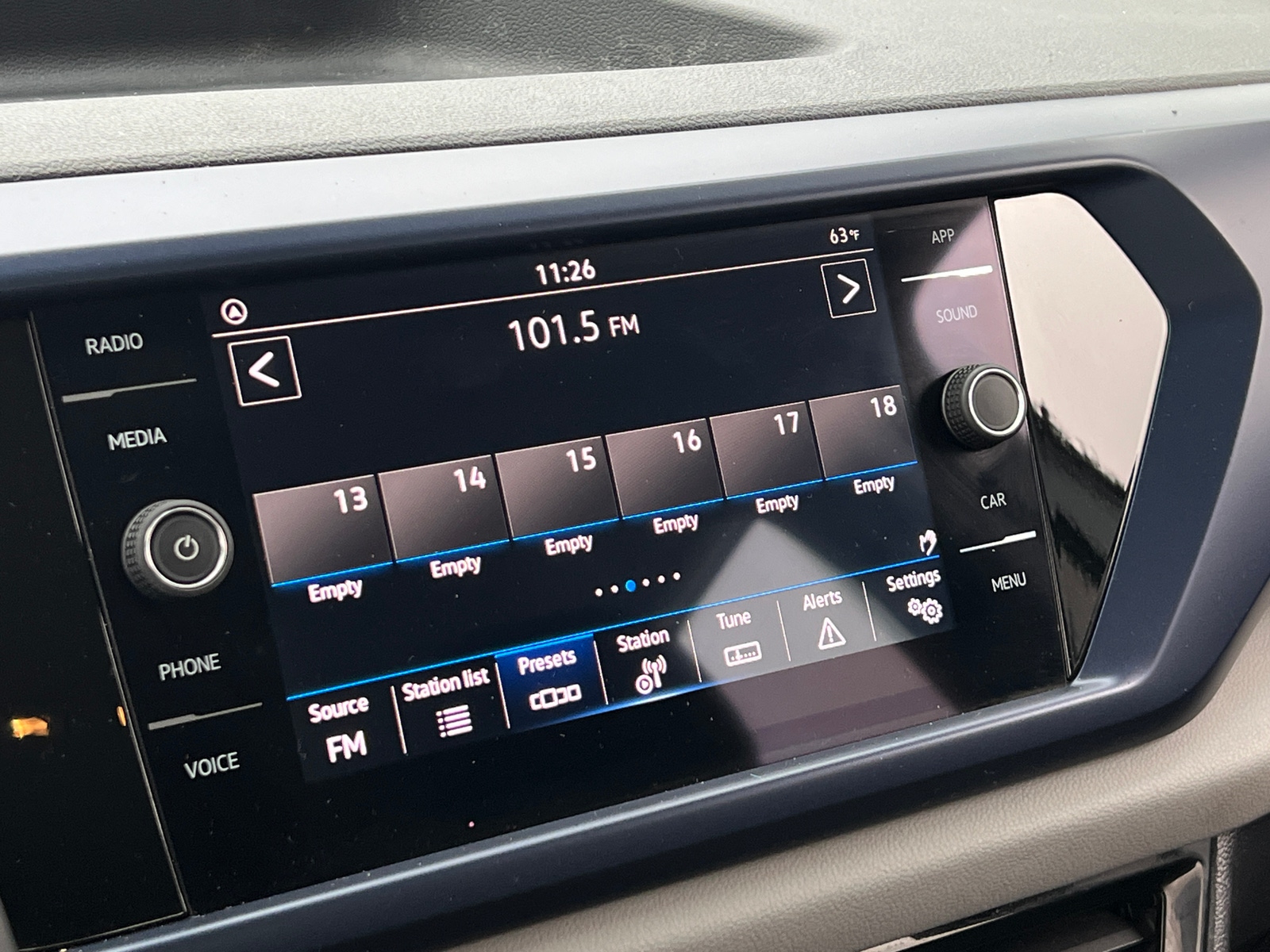 Thumbnail: 2023 Volkswagen Taos - 3