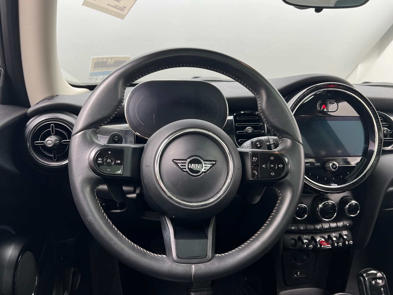 Thumbnail: 2022 MINI Cooper Hardtop - 4