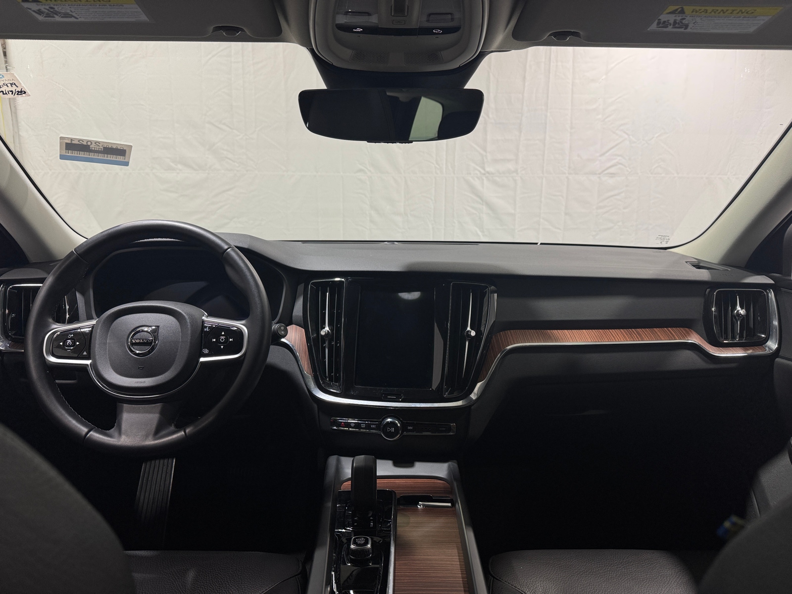 Thumbnail: 2025 Volvo V60 - 2