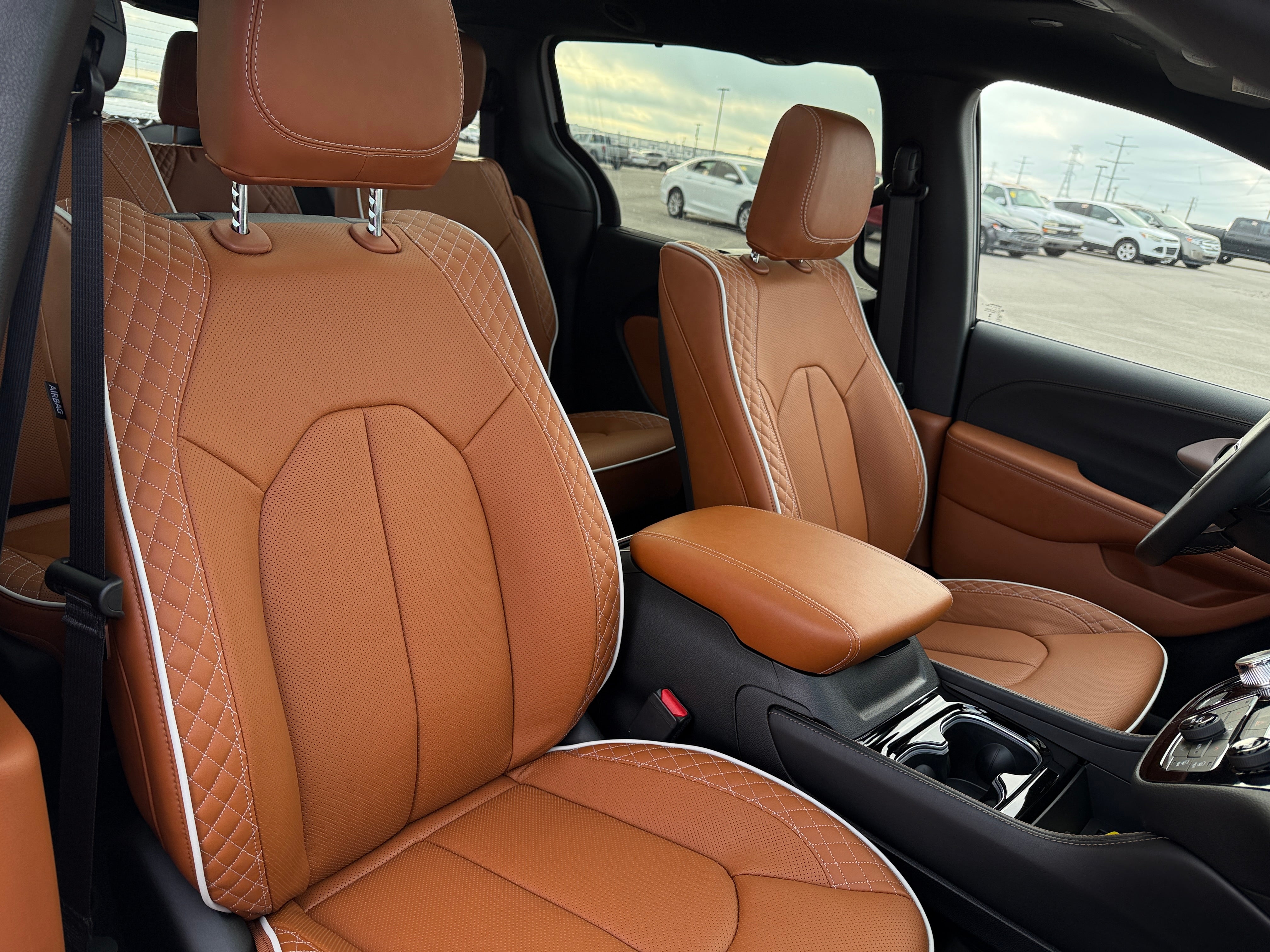 2026 Chrysler Pacifica Pinnacle's photo