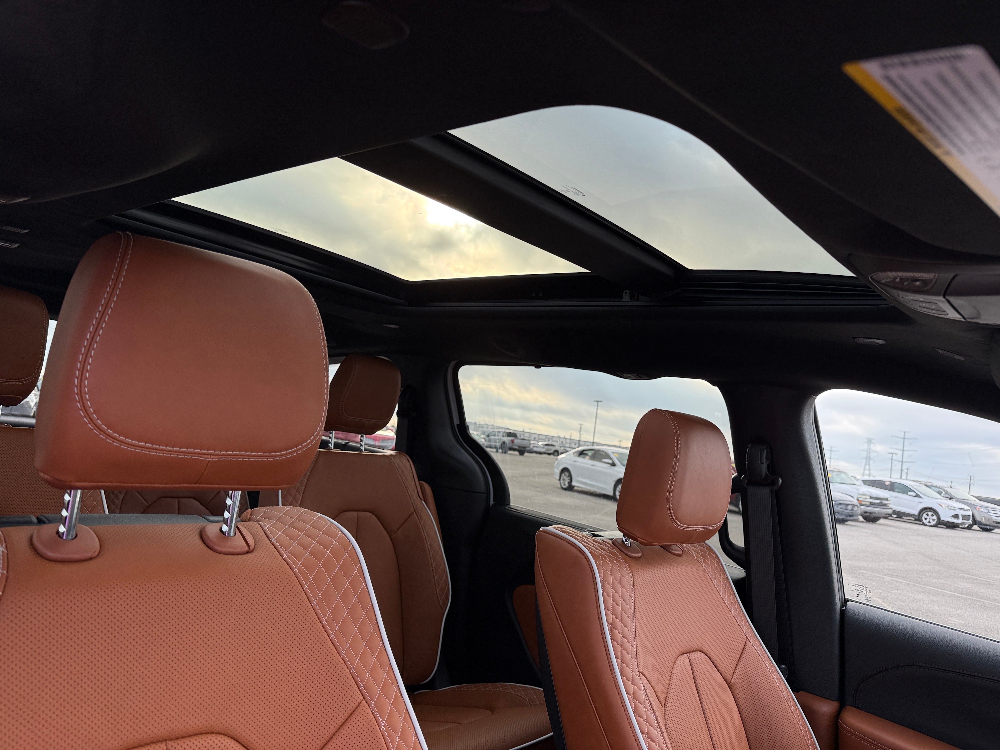 2026 Chrysler Pacifica Pinnacle - Photo 5