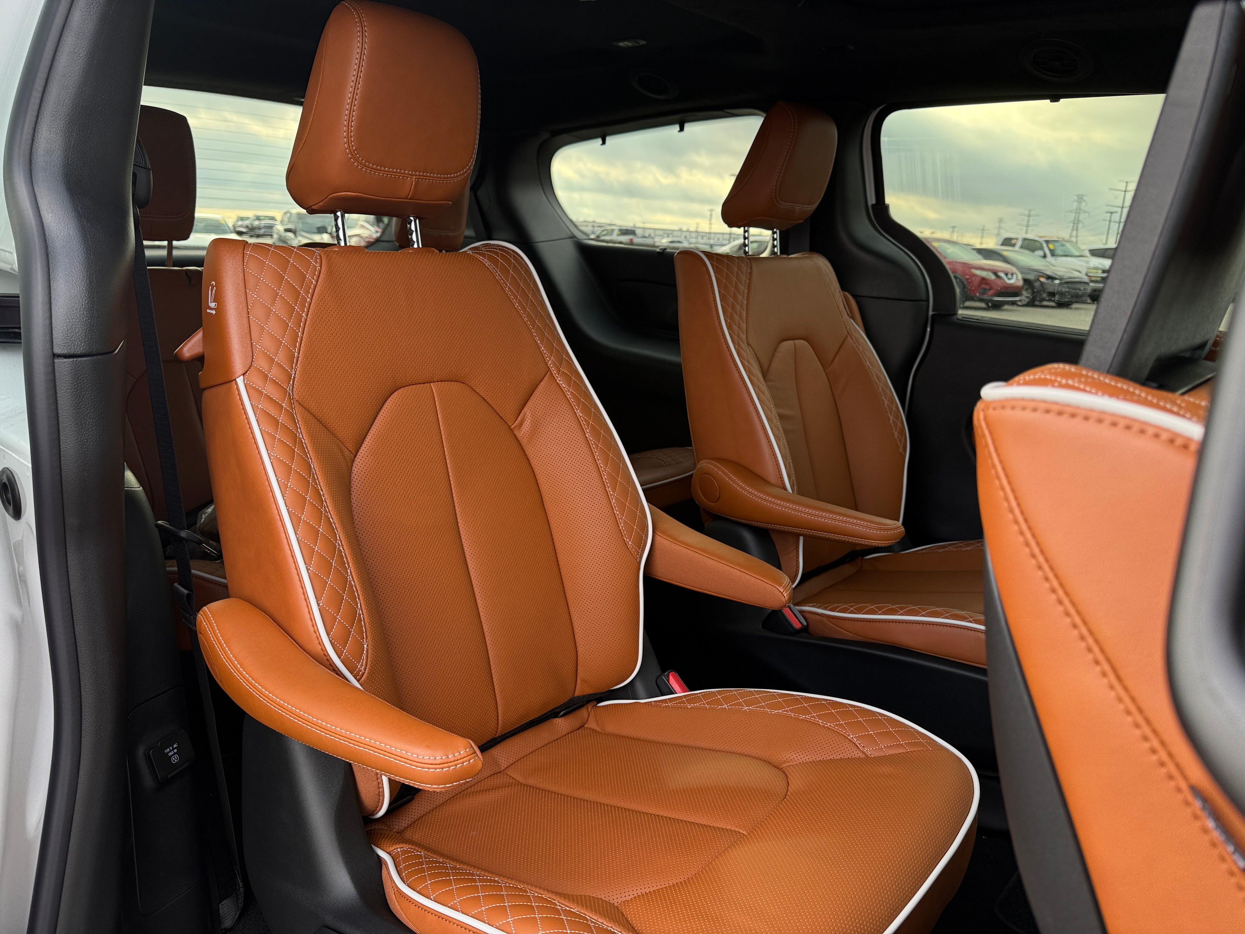 2026 Chrysler Pacifica Pinnacle - Photo 6