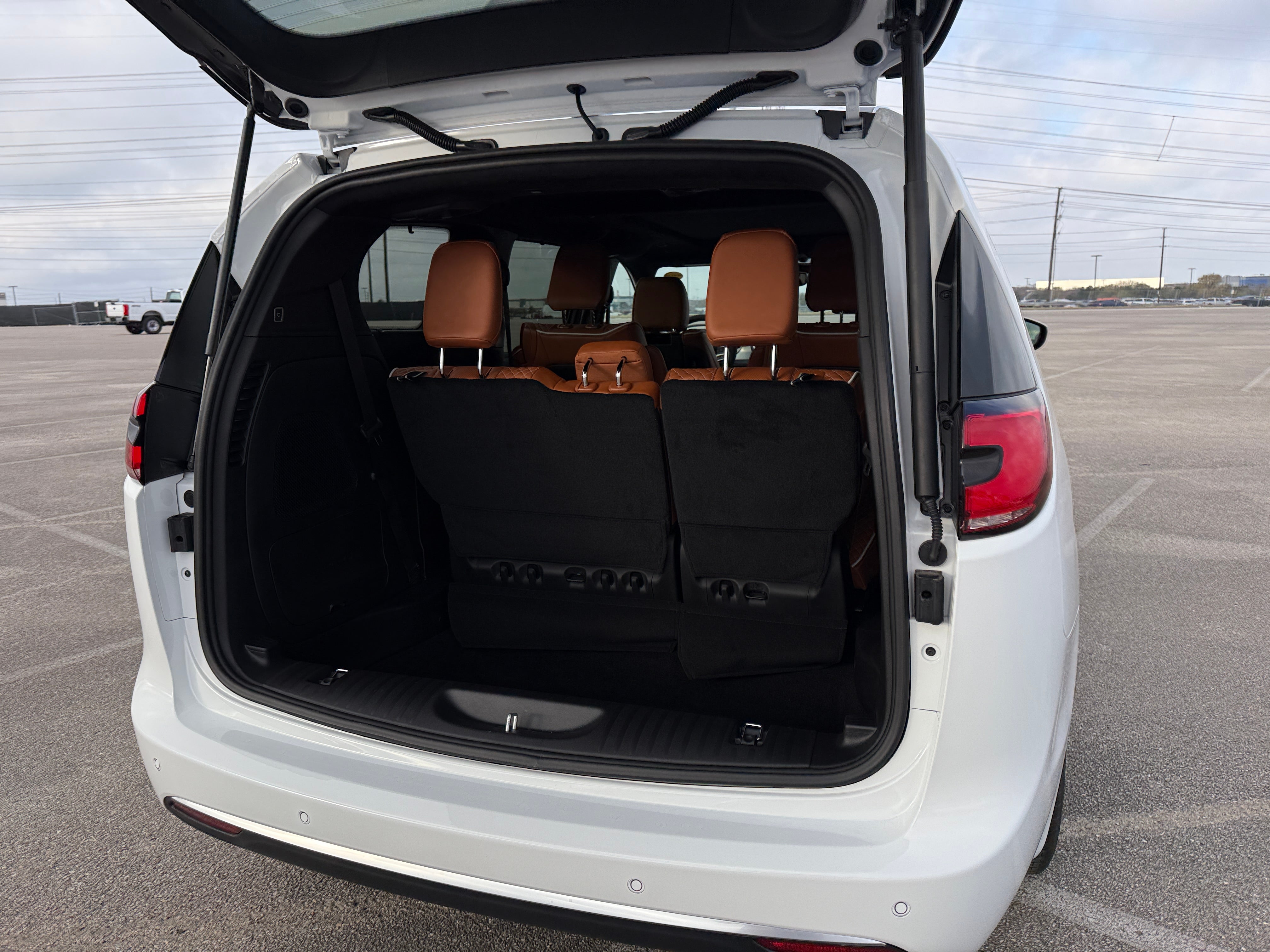 2026 Chrysler Pacifica Pinnacle - Photo 2