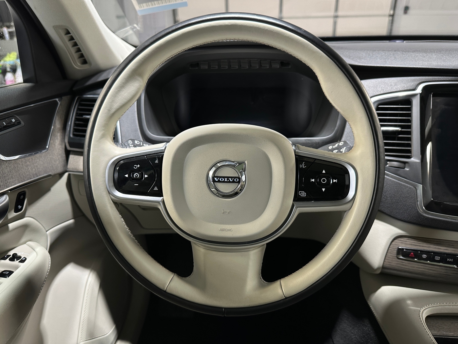 Thumbnail: 2023 Volvo XC90 - 5