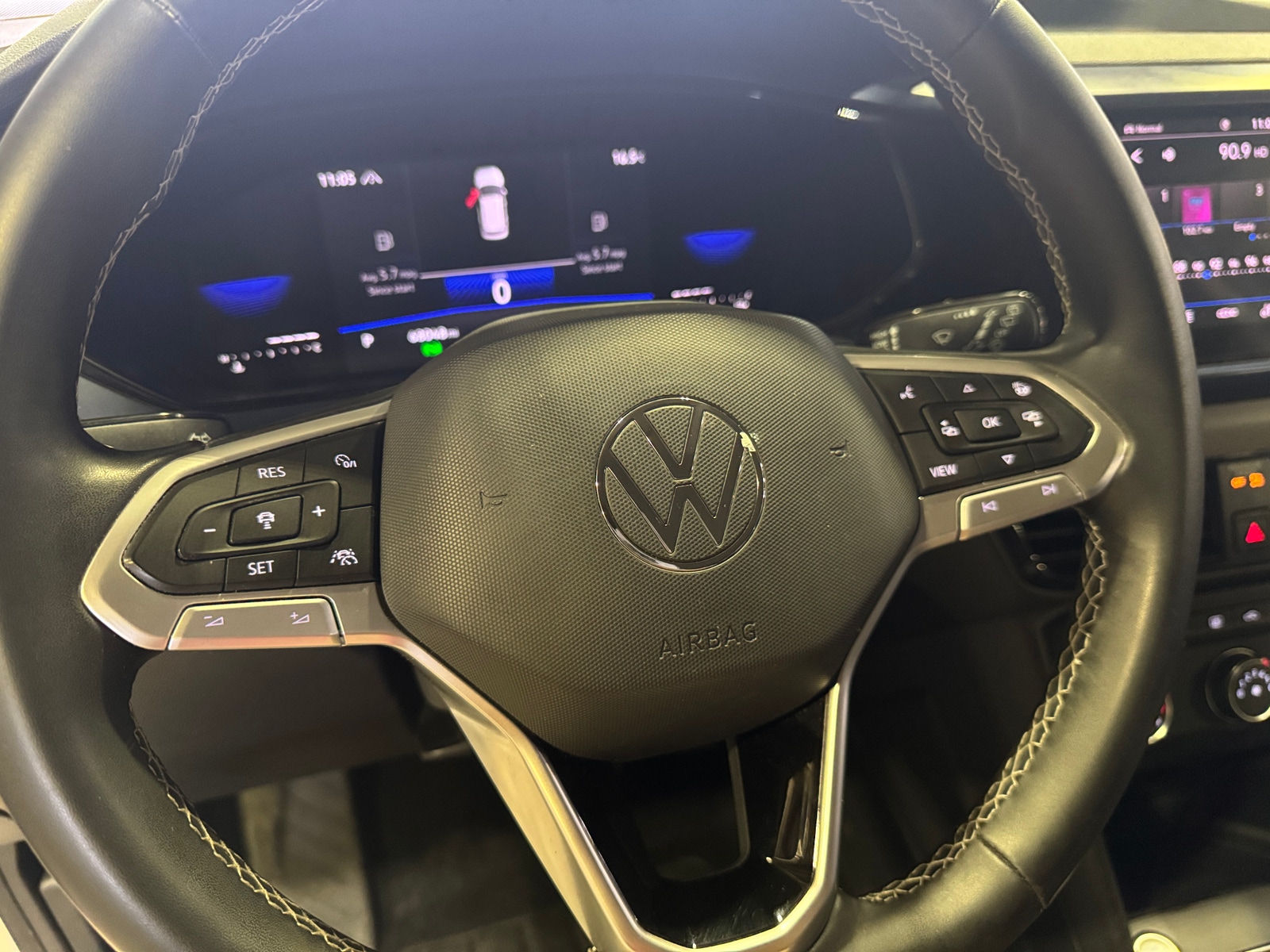 Thumbnail: 2022 Volkswagen Taos - 4