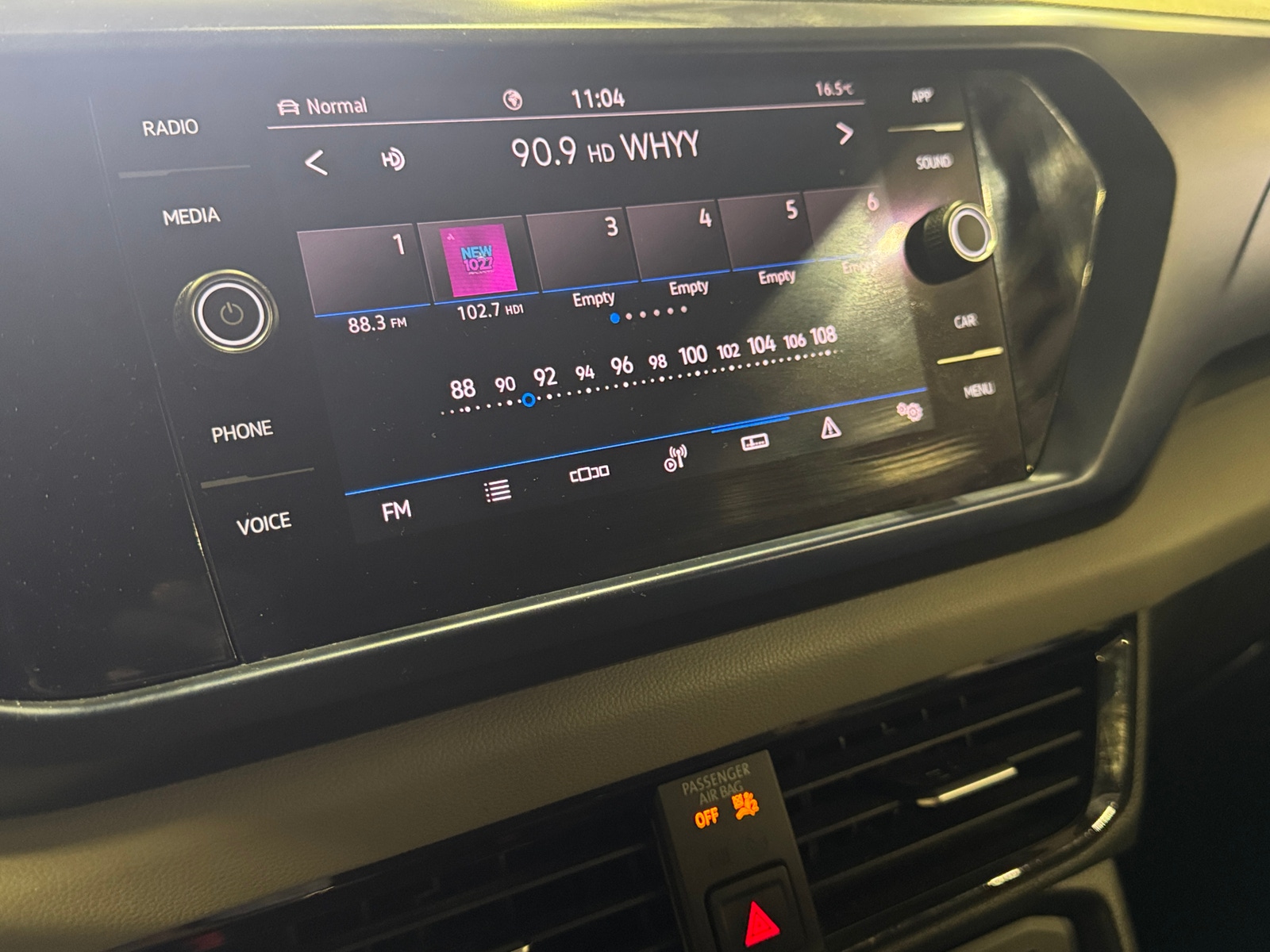 Thumbnail: 2022 Volkswagen Taos - 3