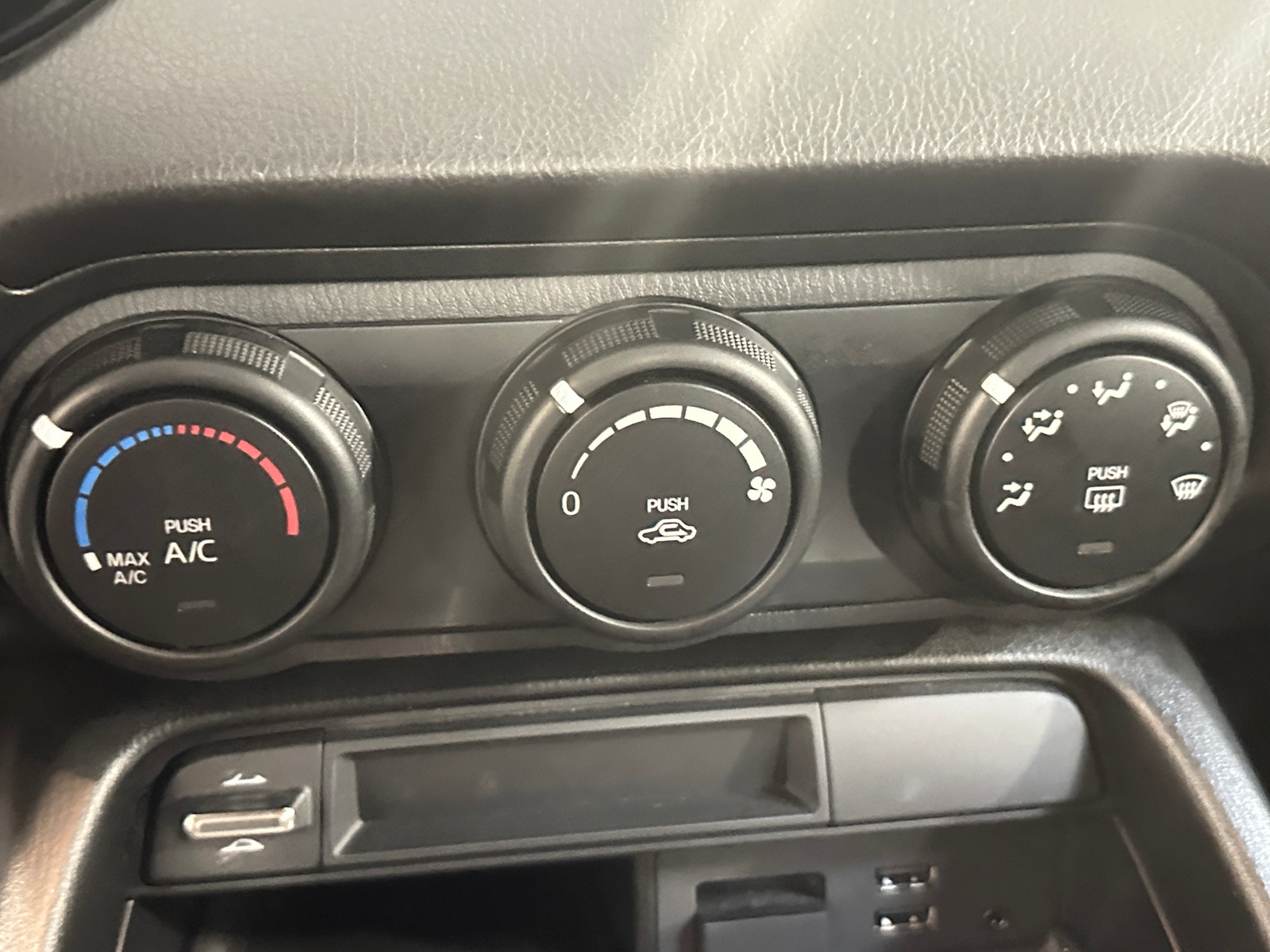 Thumbnail: 2017 Mazda MX-5 Miata - 4