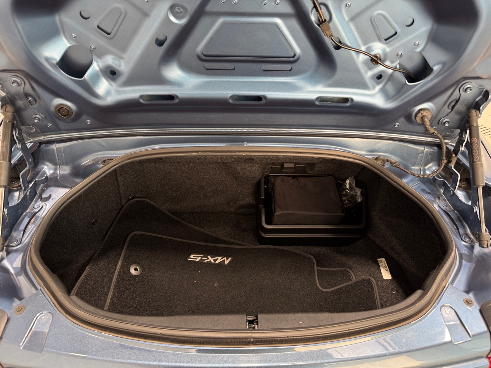 Thumbnail: 2018 Mazda MX-5 Miata - 5