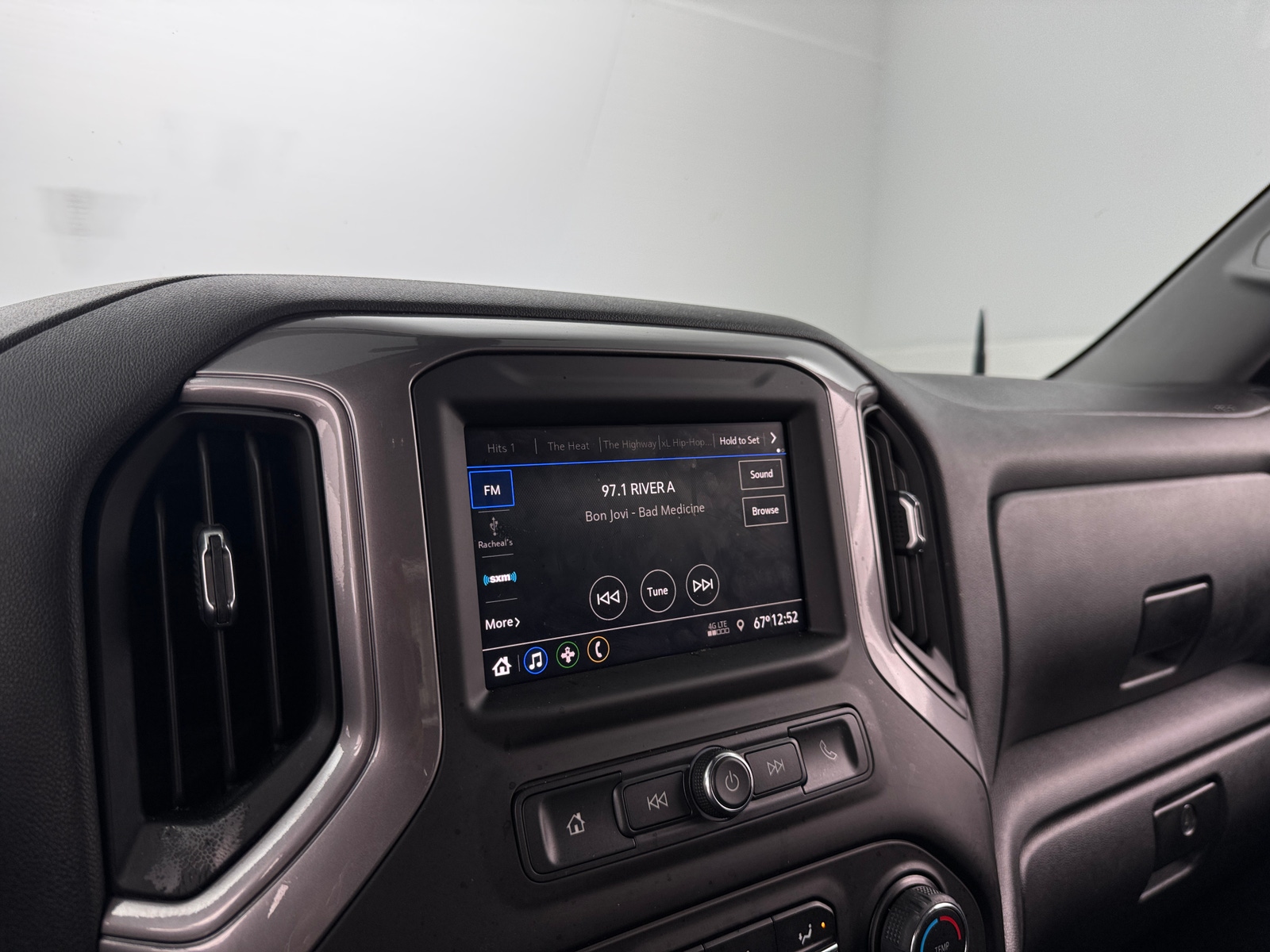 Thumbnail: 2022 Chevrolet Silverado 1500 - 4