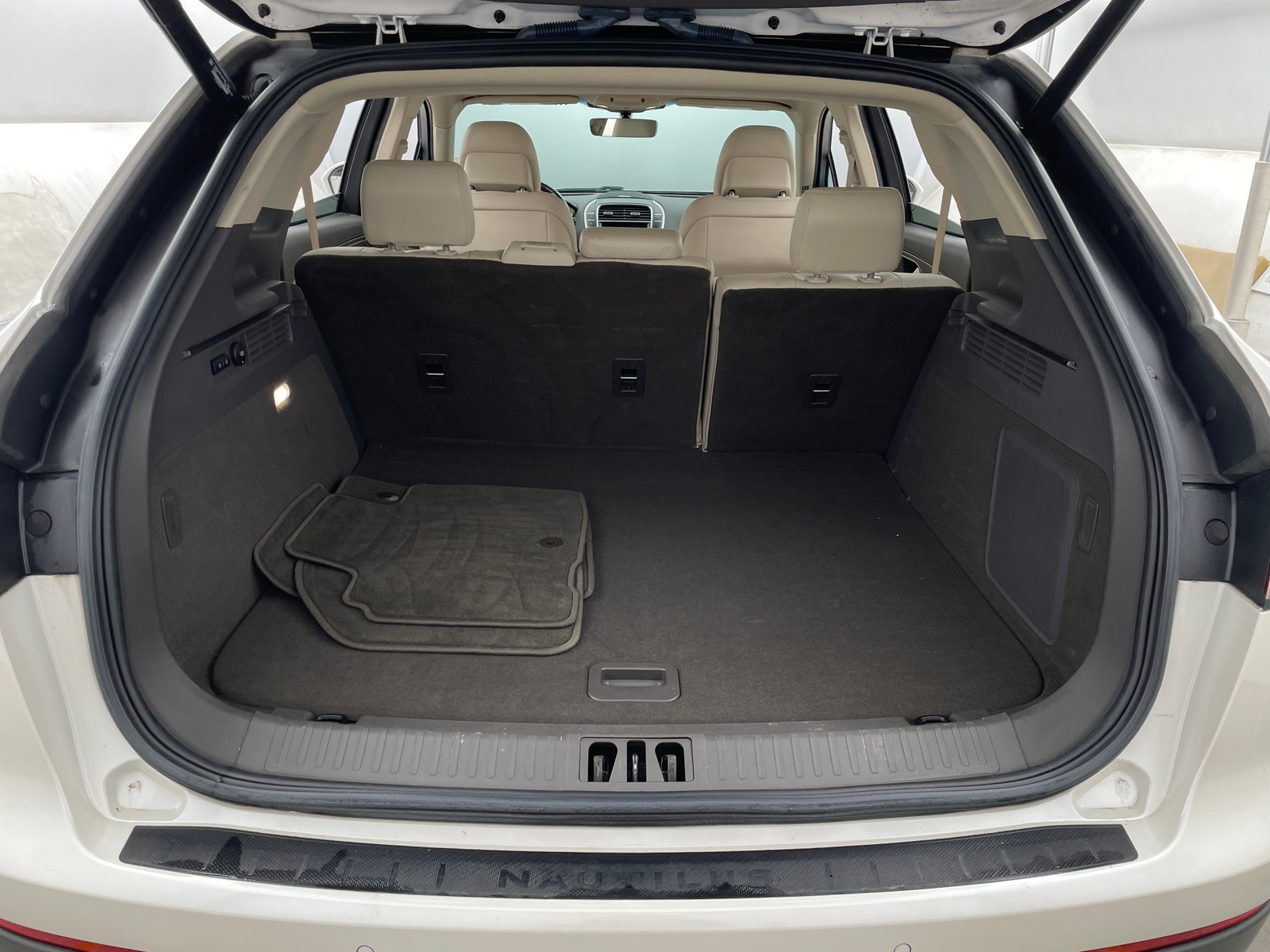 Thumbnail: 2019 Lincoln Nautilus - 6