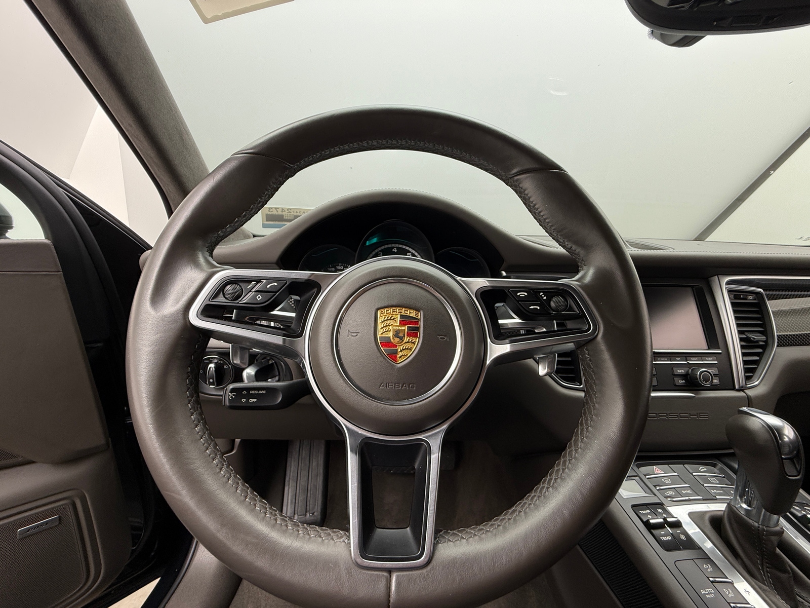 Thumbnail: 2015 Porsche Macan - 4