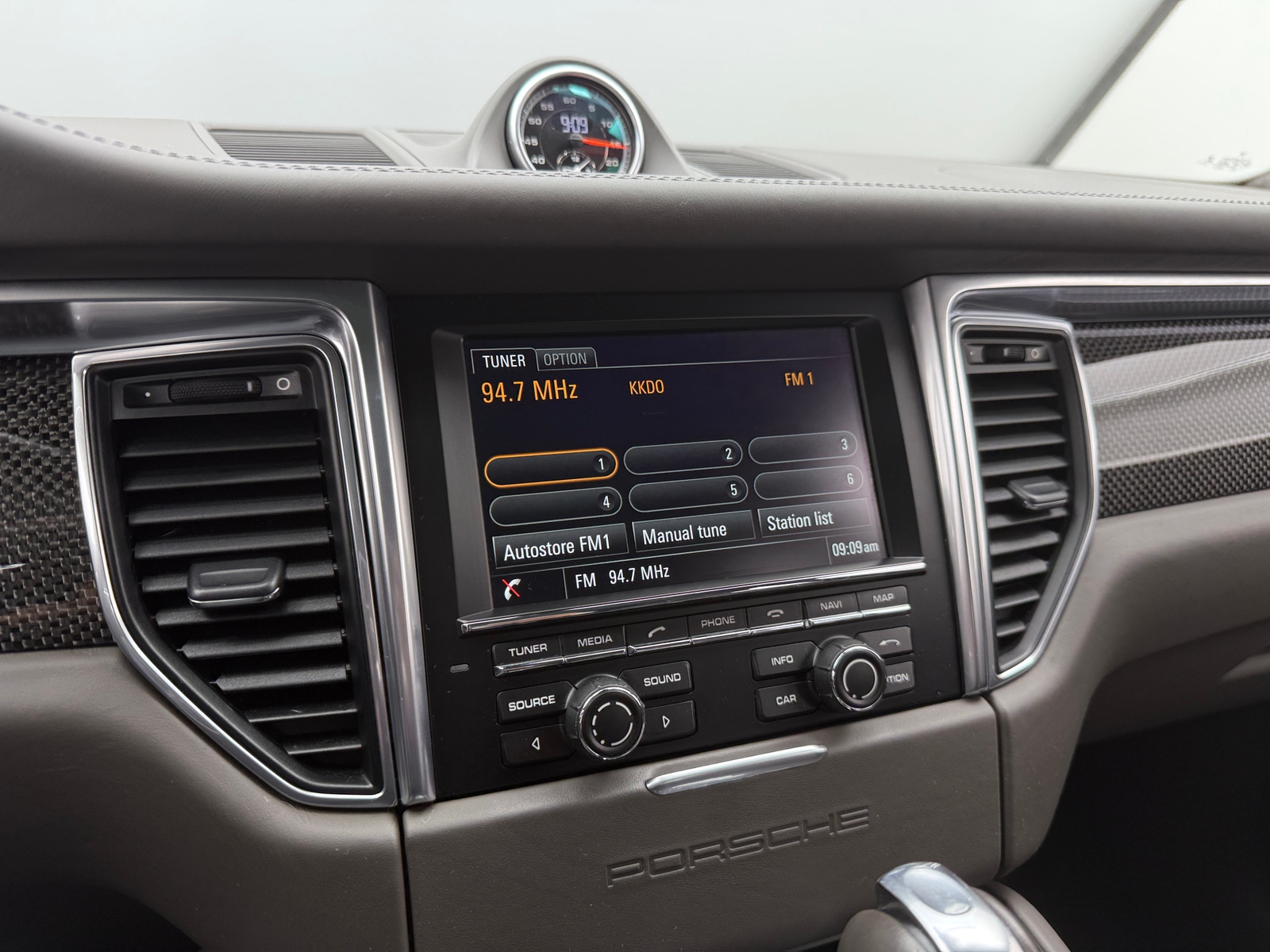 Thumbnail: 2015 Porsche Macan - 3