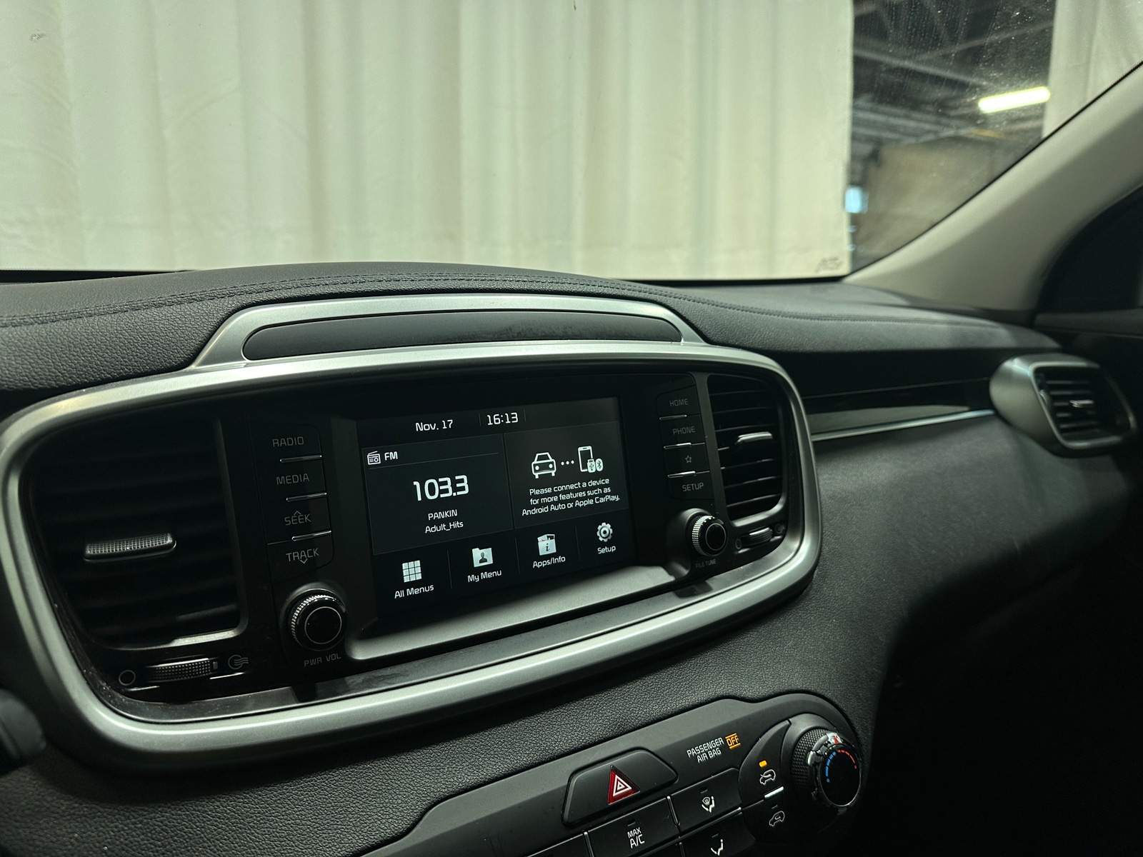 Thumbnail: 2020 Kia Sorento - 4