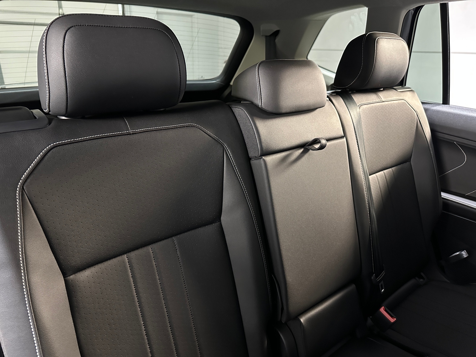 Thumbnail: 2023 Volkswagen Tiguan - 5