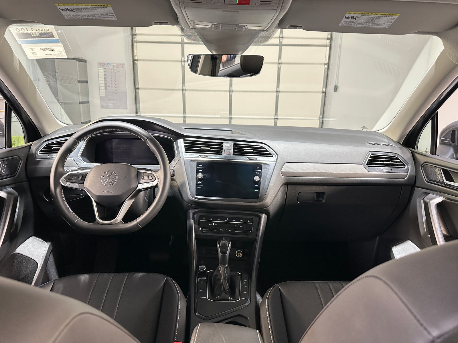 Thumbnail: 2023 Volkswagen Tiguan - 2