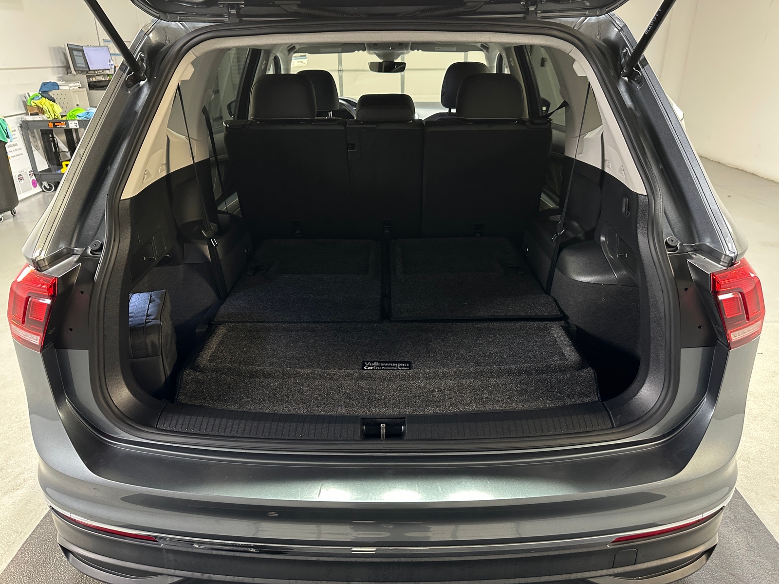 Thumbnail: 2023 Volkswagen Tiguan - 6