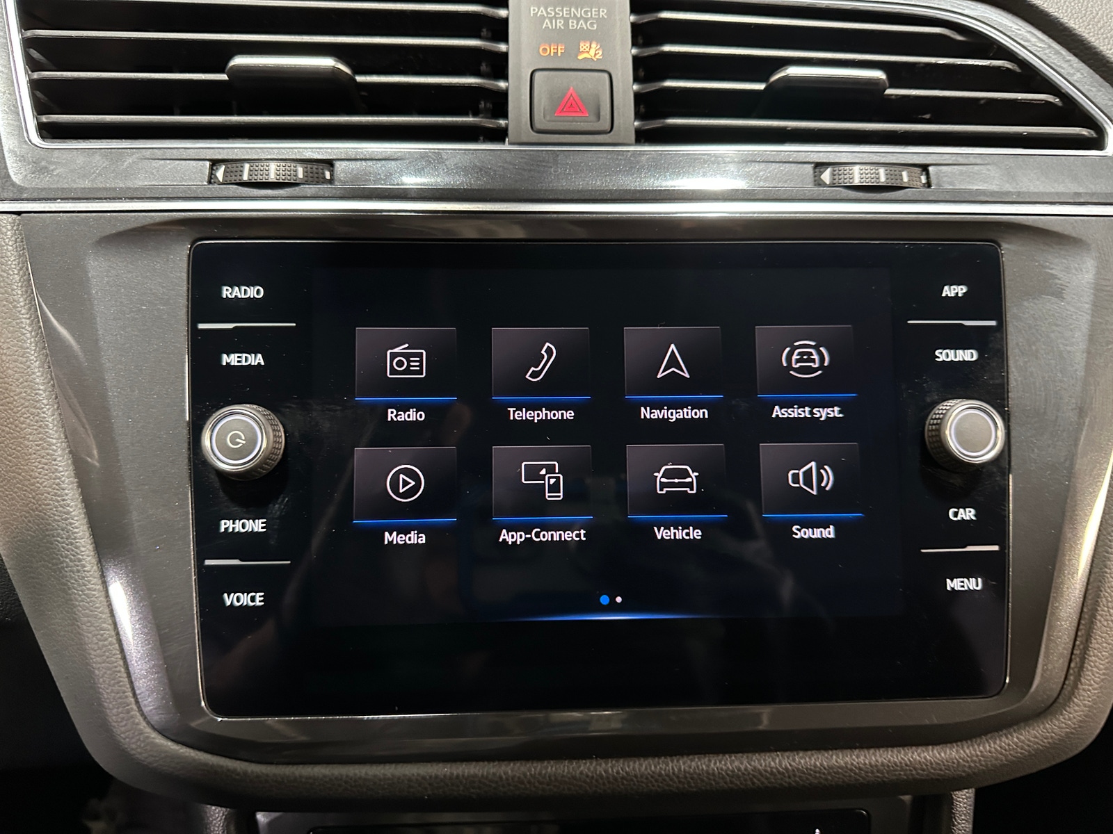 Thumbnail: 2023 Volkswagen Tiguan - 3